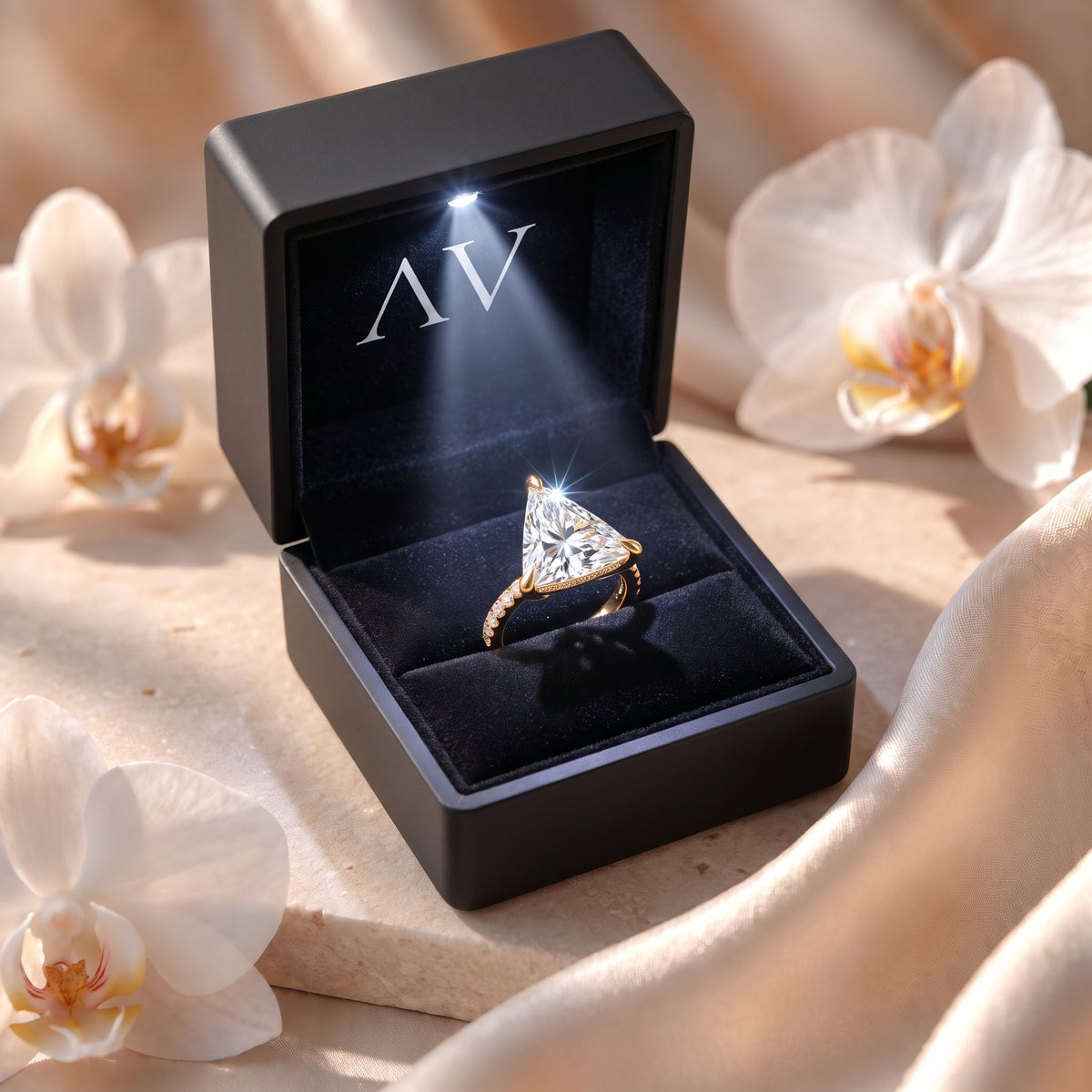 AI0009-TRG-3CT-PAVE-SOLIT - Premium LED Gift Box Presentation