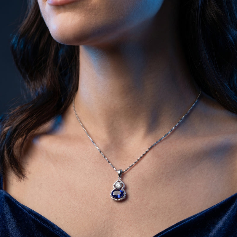 Amellina tanzanite pendant necklace in solid gold.