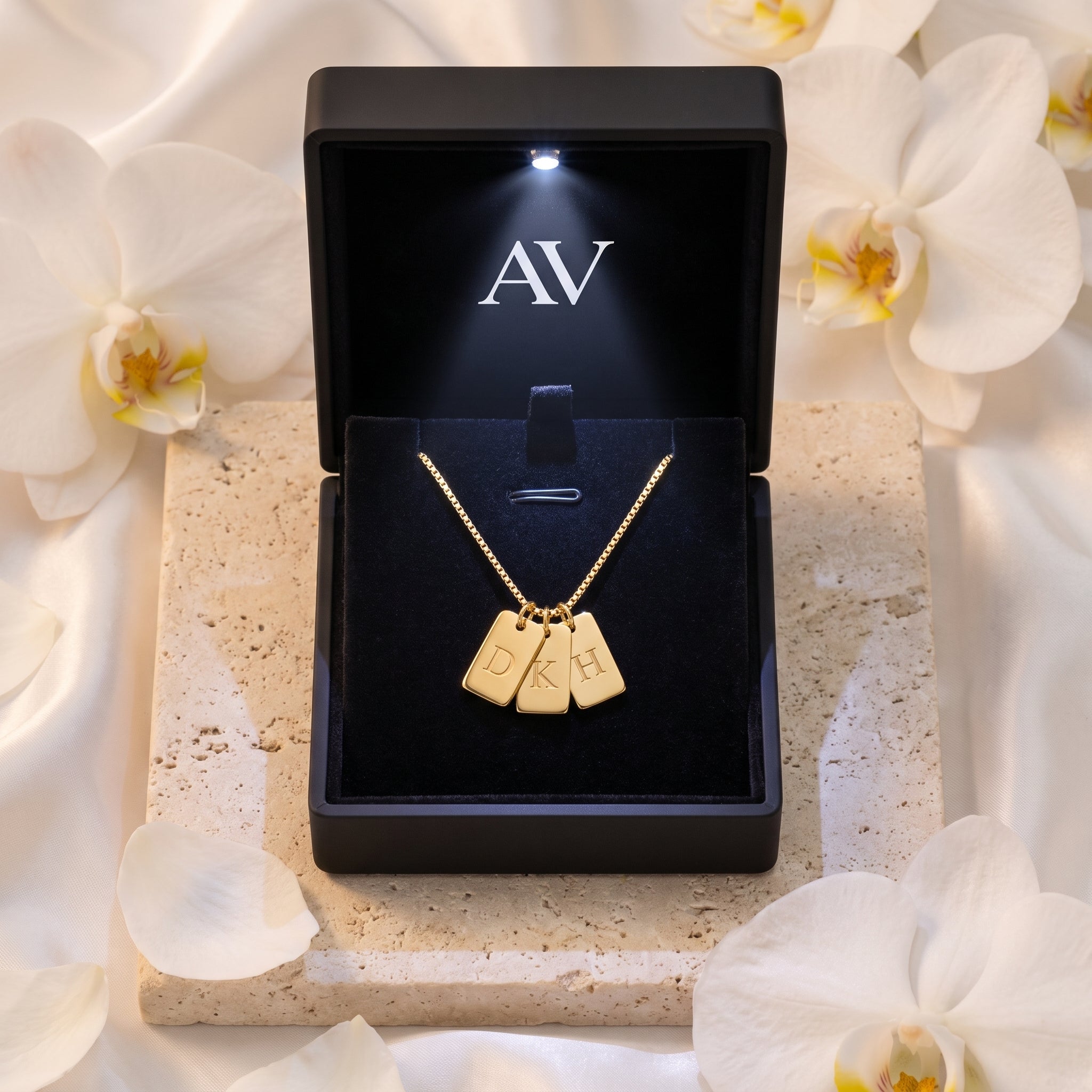 YLQ4419-necklace - Premium LED Gift Box Presentation