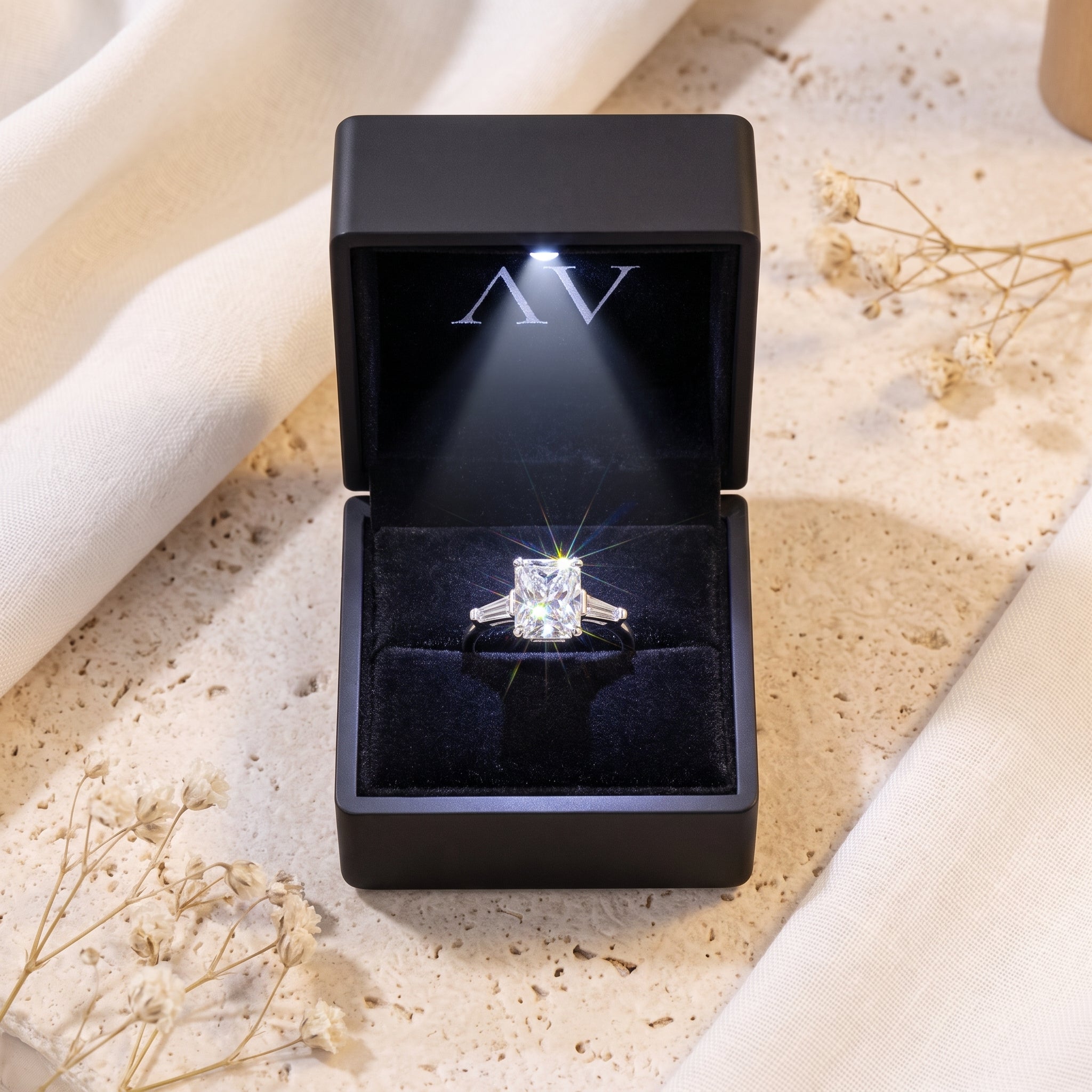 YLQ4699-rings - Premium LED Gift Box Presentation