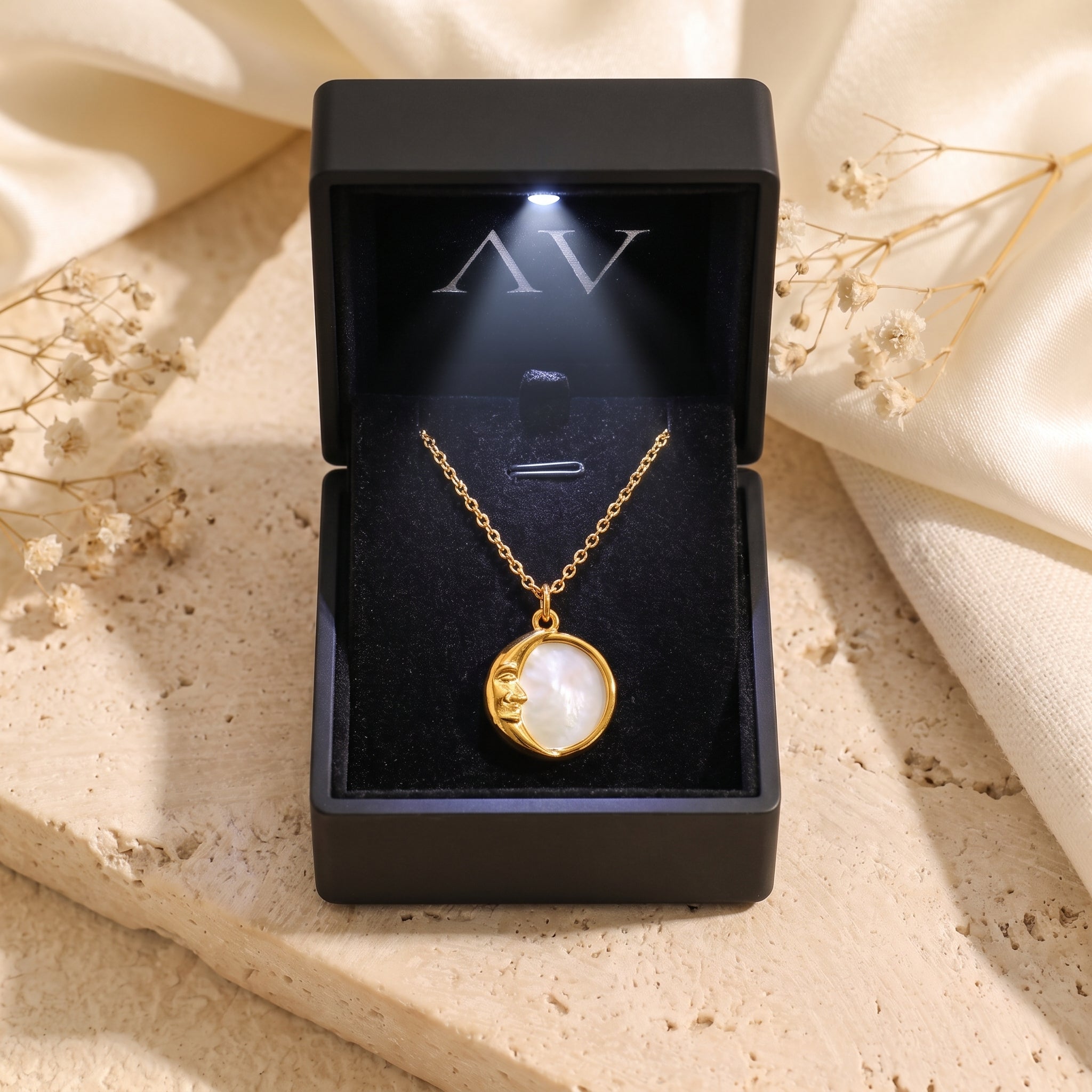 YLQ49005-NECKLACE - Premium LED Gift Box Presentation