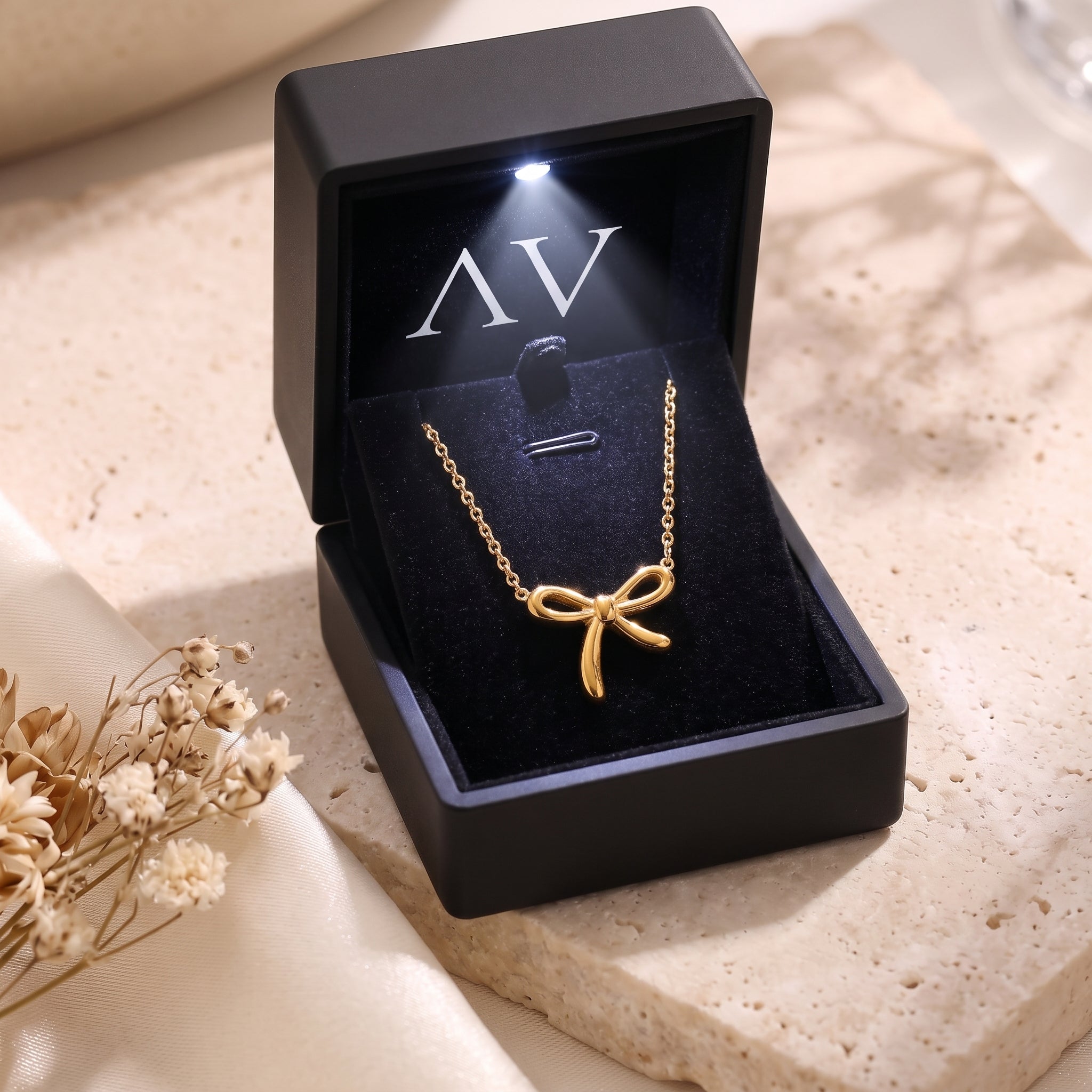 YLQ49057-NECKLACE - Premium LED Gift Box Presentation