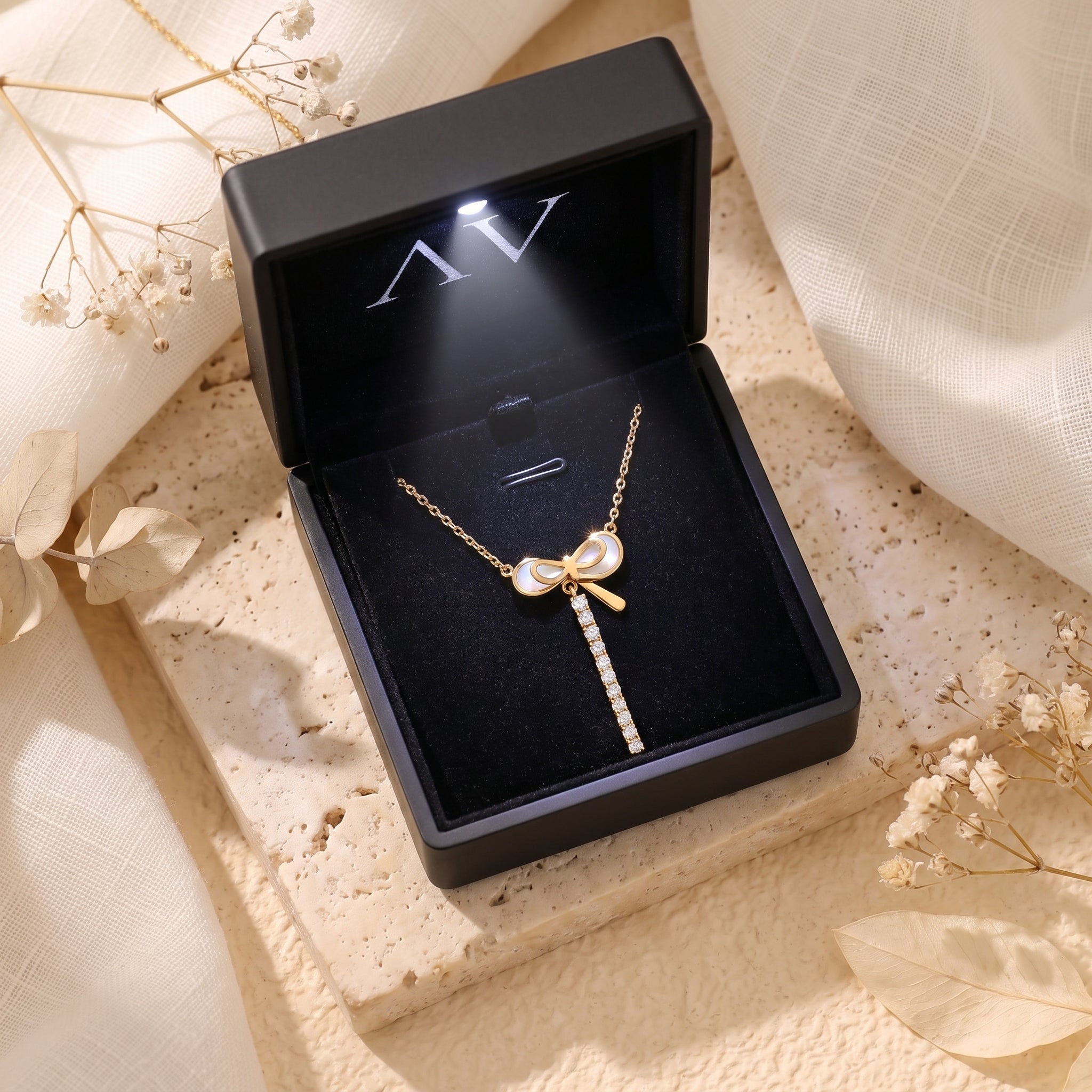 YLQ49082-NECKLACE - Premium LED Gift Box Presentation