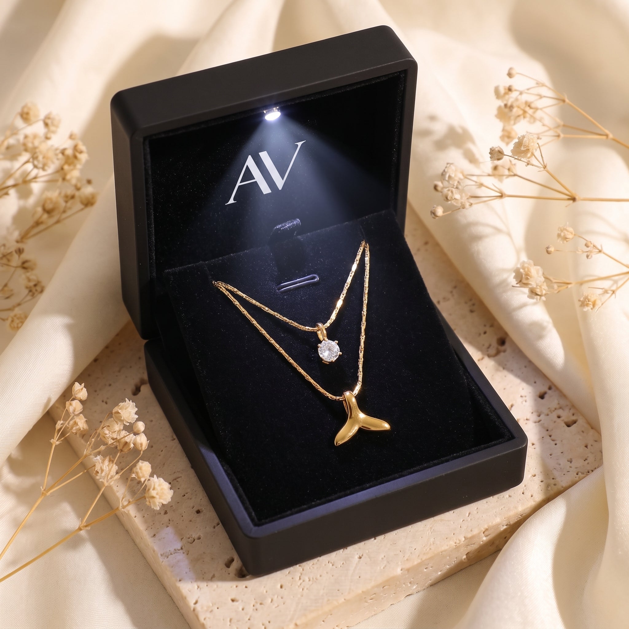 YLQ49083-NECKLACE - Premium LED Gift Box Presentation