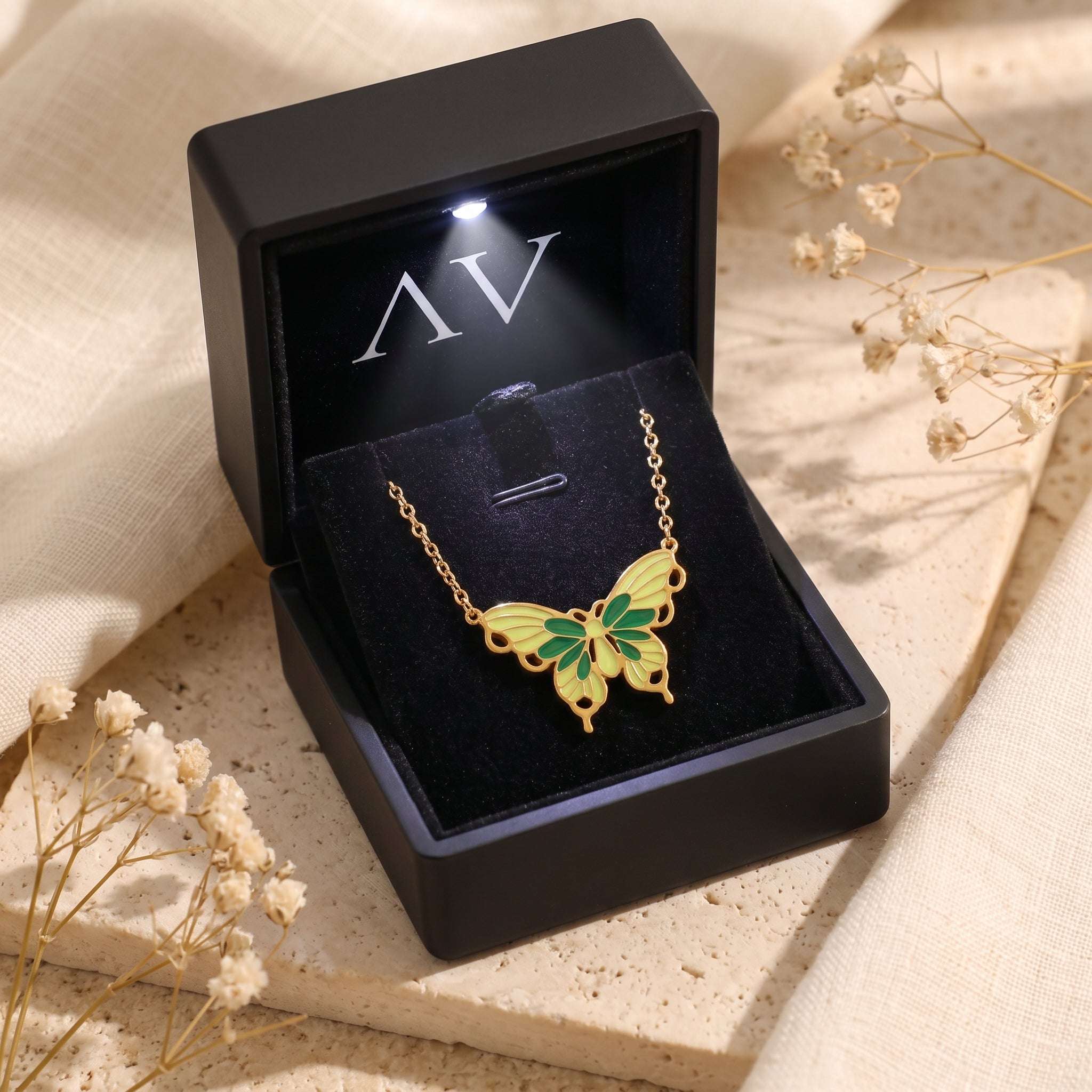 YLQ49092-NECKLACE - Premium LED Gift Box Presentation