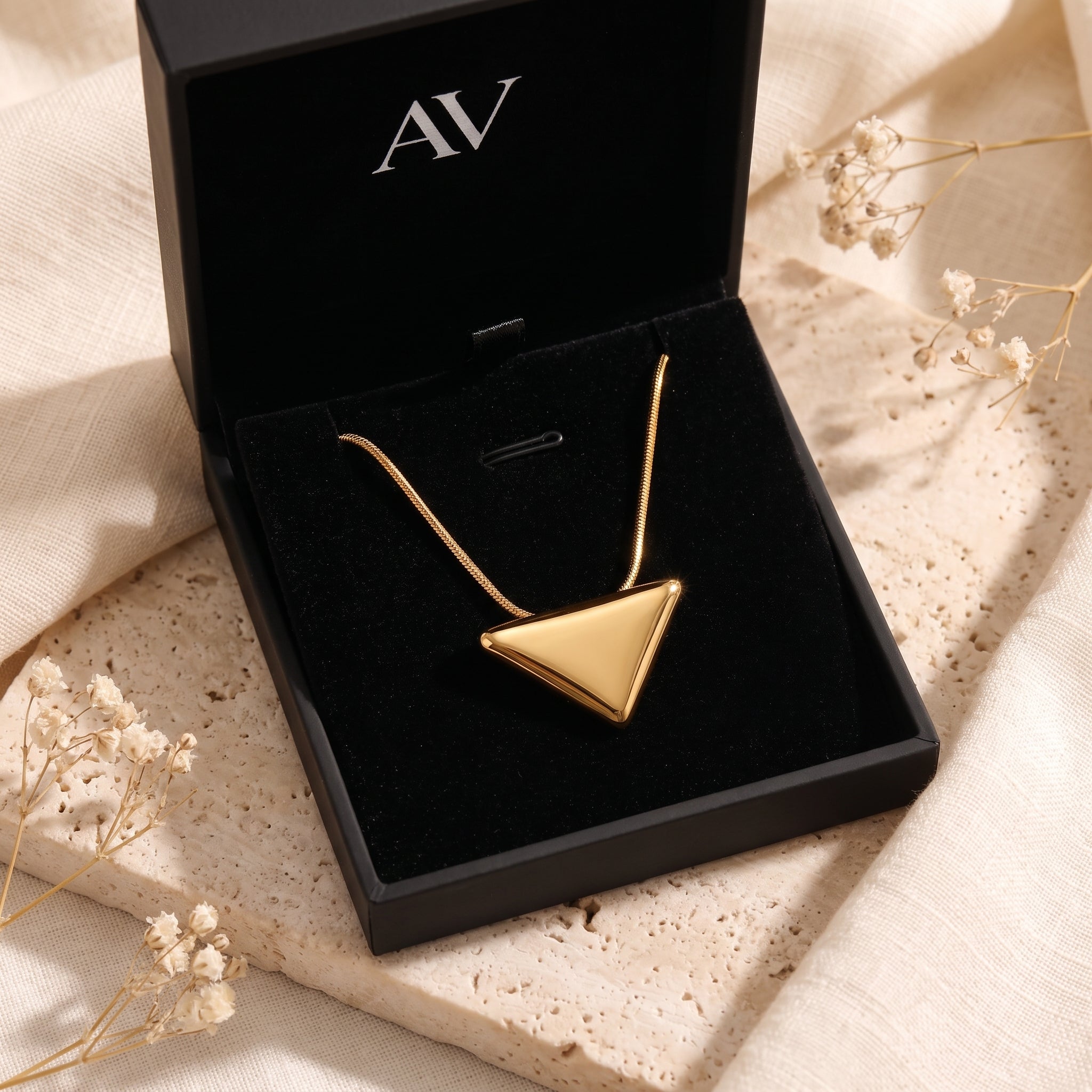 YLQ49098-NECKLACE - Premium LED Gift Box Presentation