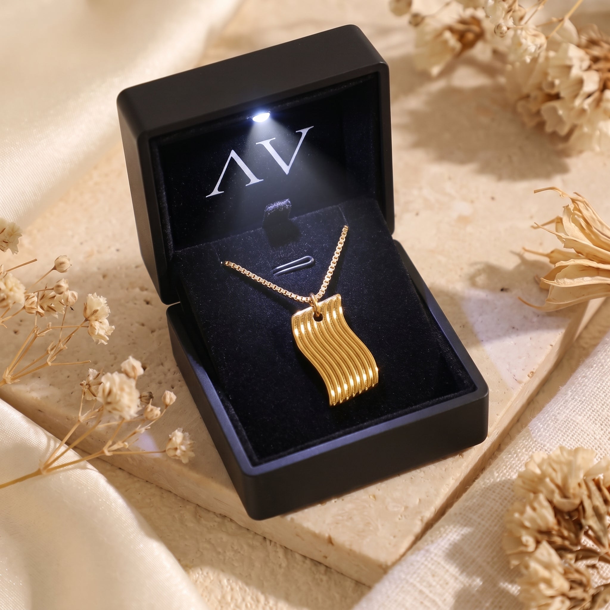 YLQ49102-NECKLACE - Premium LED Gift Box Presentation