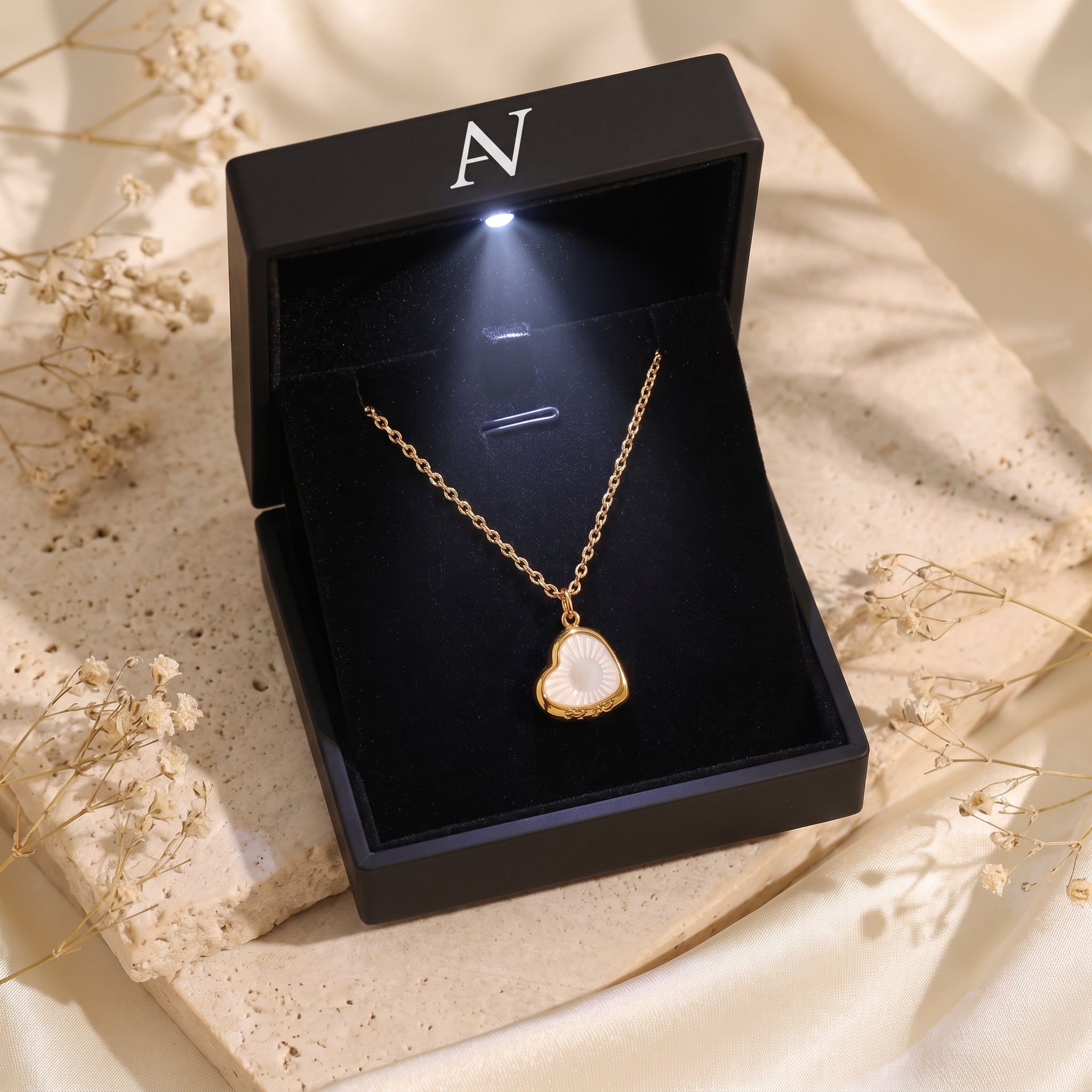 YLQ49103-NECKLACE - Premium LED Gift Box Presentation