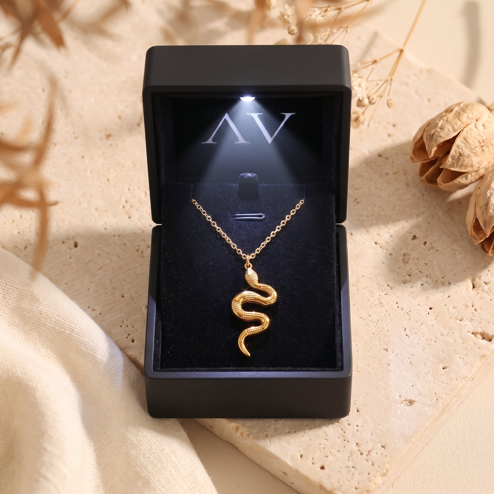 YLQ49118-NECKLACE - Premium LED Gift Box Presentation