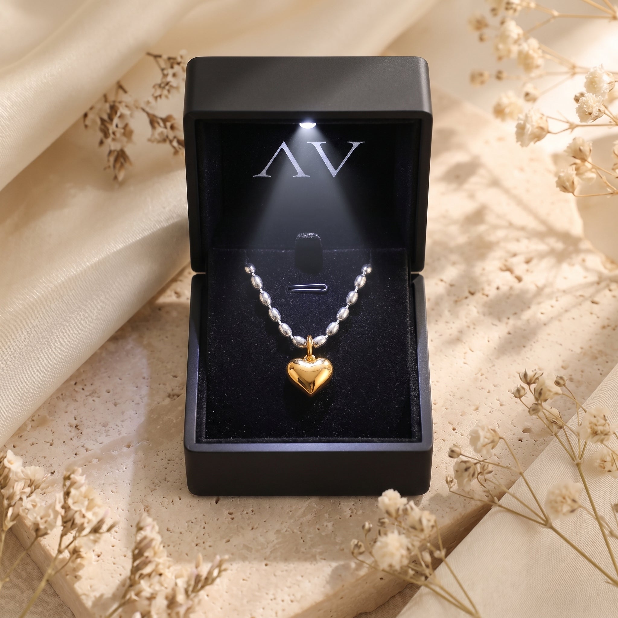 YLQ49121-NECKLACE - Premium LED Gift Box Presentation