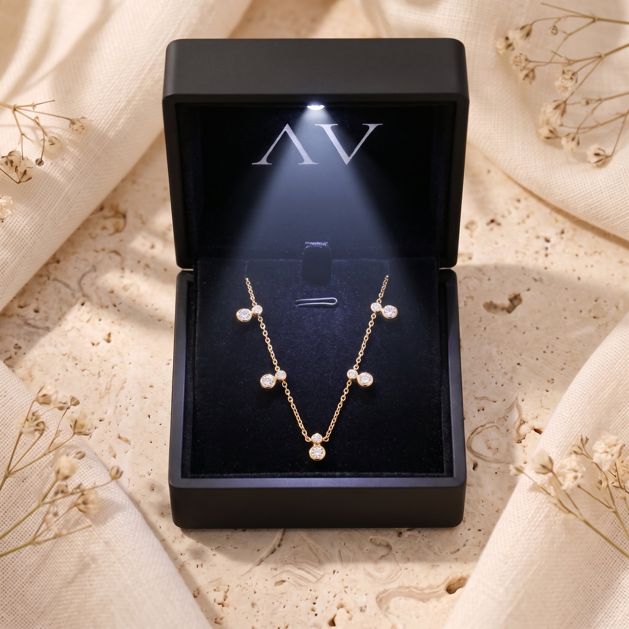 YLQ49148-NECKLACE - Premium LED Gift Box Presentation