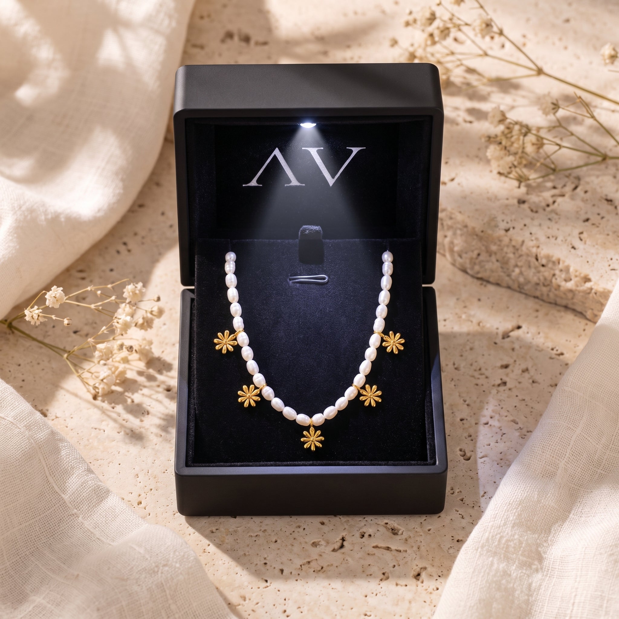 YLQ49156-NECKLACE - Premium LED Gift Box Presentation
