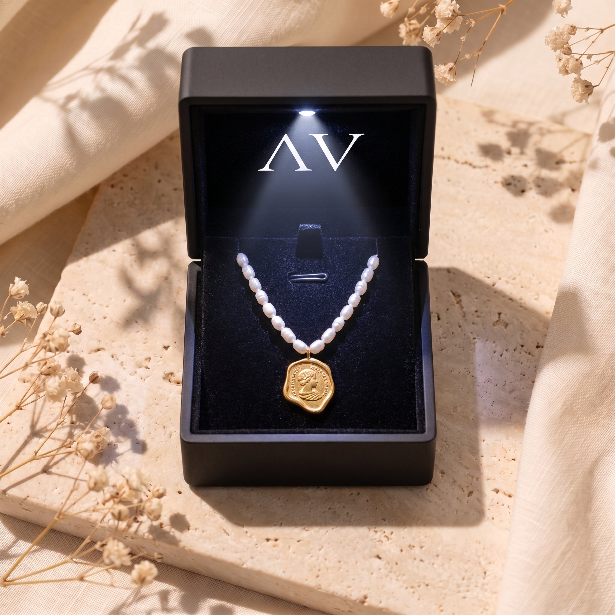 YLQ49158-NECKLACE - Premium LED Gift Box Presentation