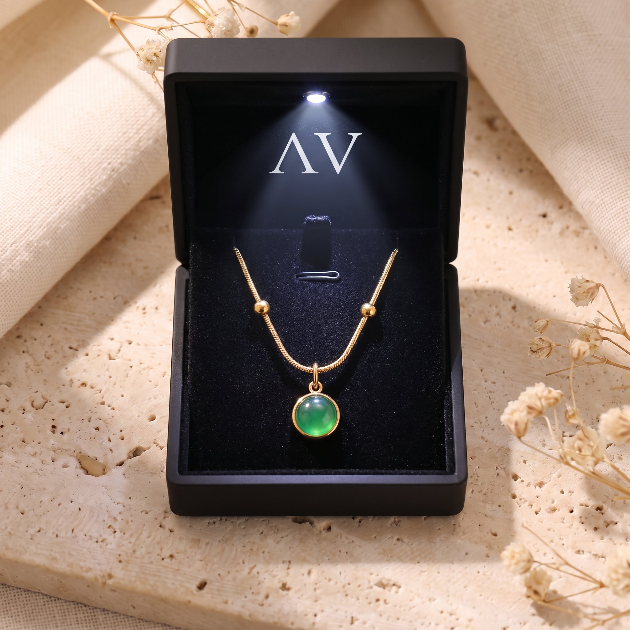 YLQ49161-NECKLACE - Premium LED Gift Box Presentation
