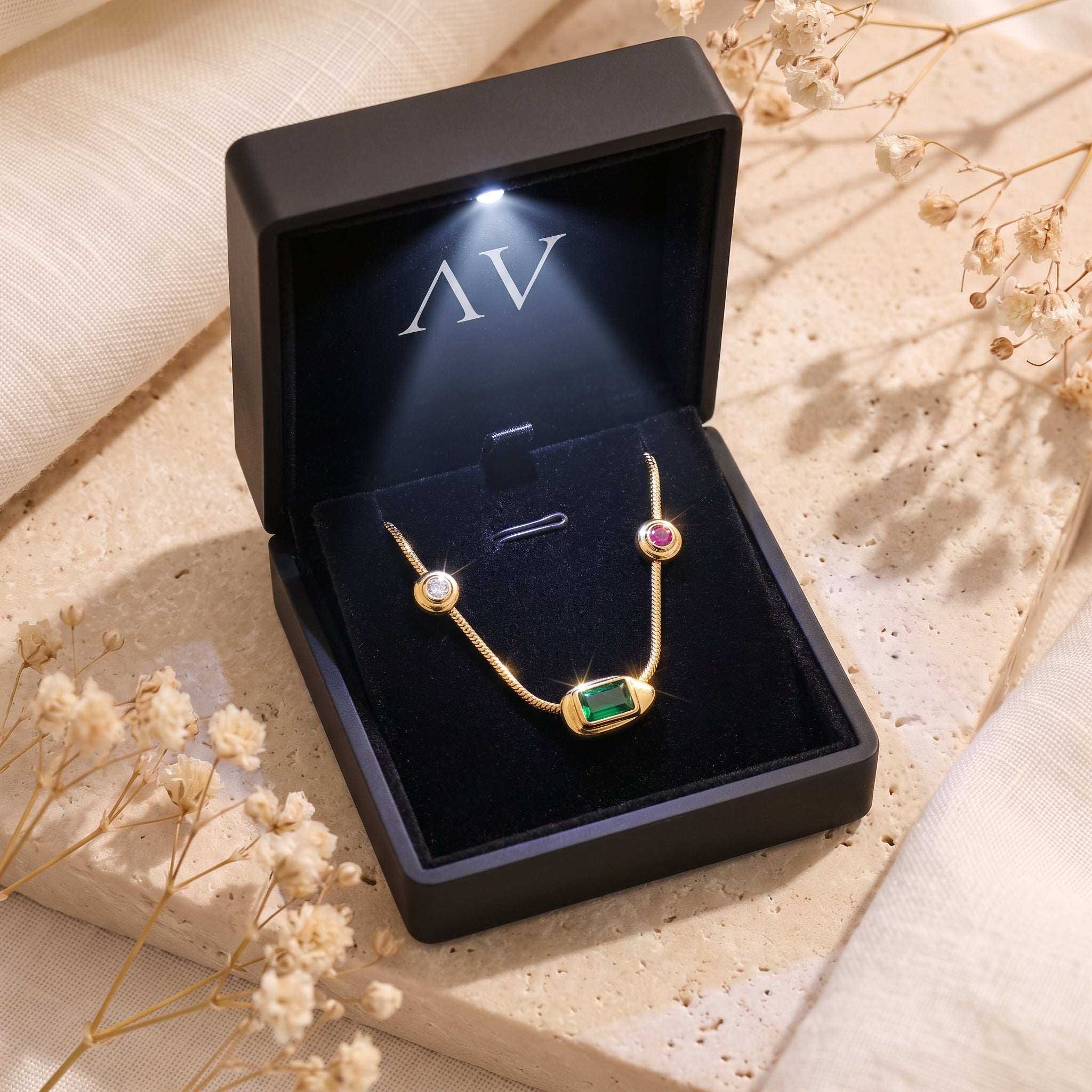 YLQ49167-NECKLACE - Premium LED Gift Box Presentation