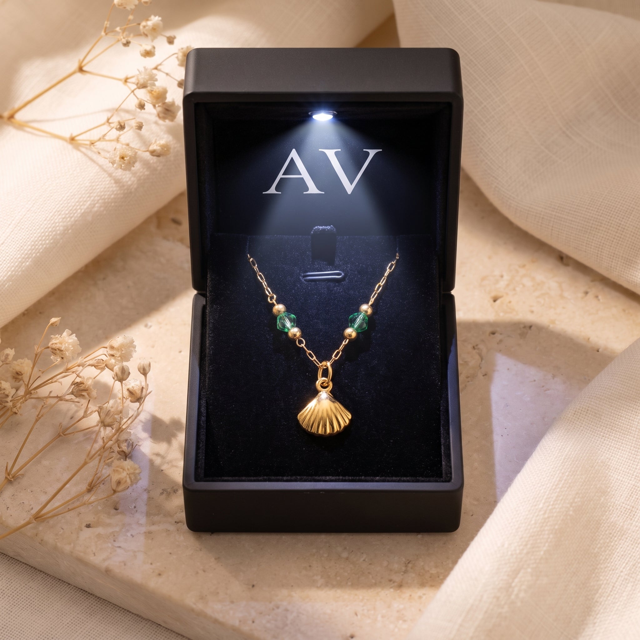 YLQ49188-NECKLACE - Premium LED Gift Box Presentation