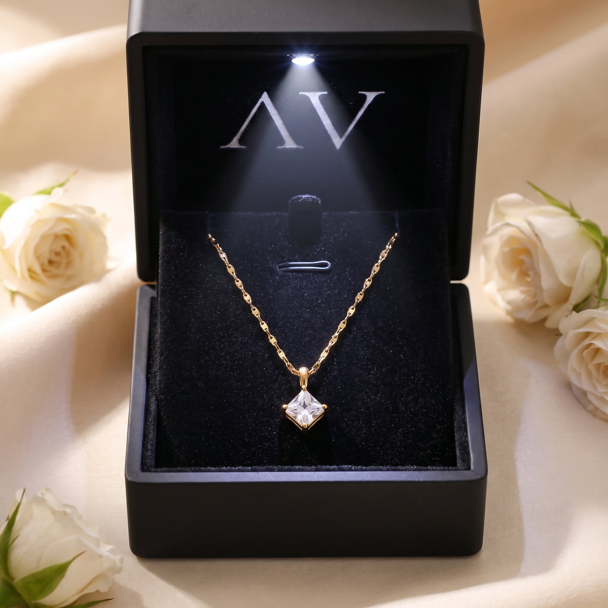 YLQ49357-NECKLACE - Premium LED Gift Box Presentation