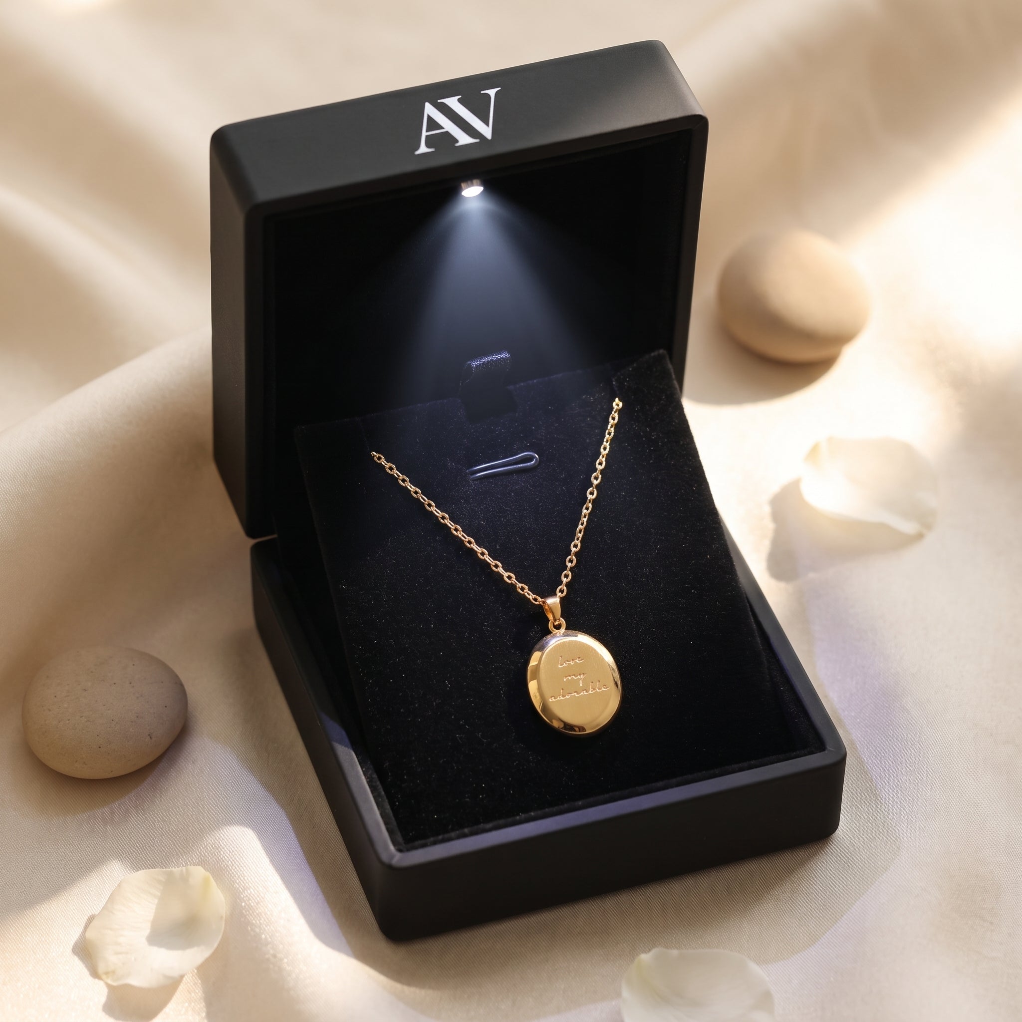YLQ49358-NECKLACE - Premium LED Gift Box Presentation