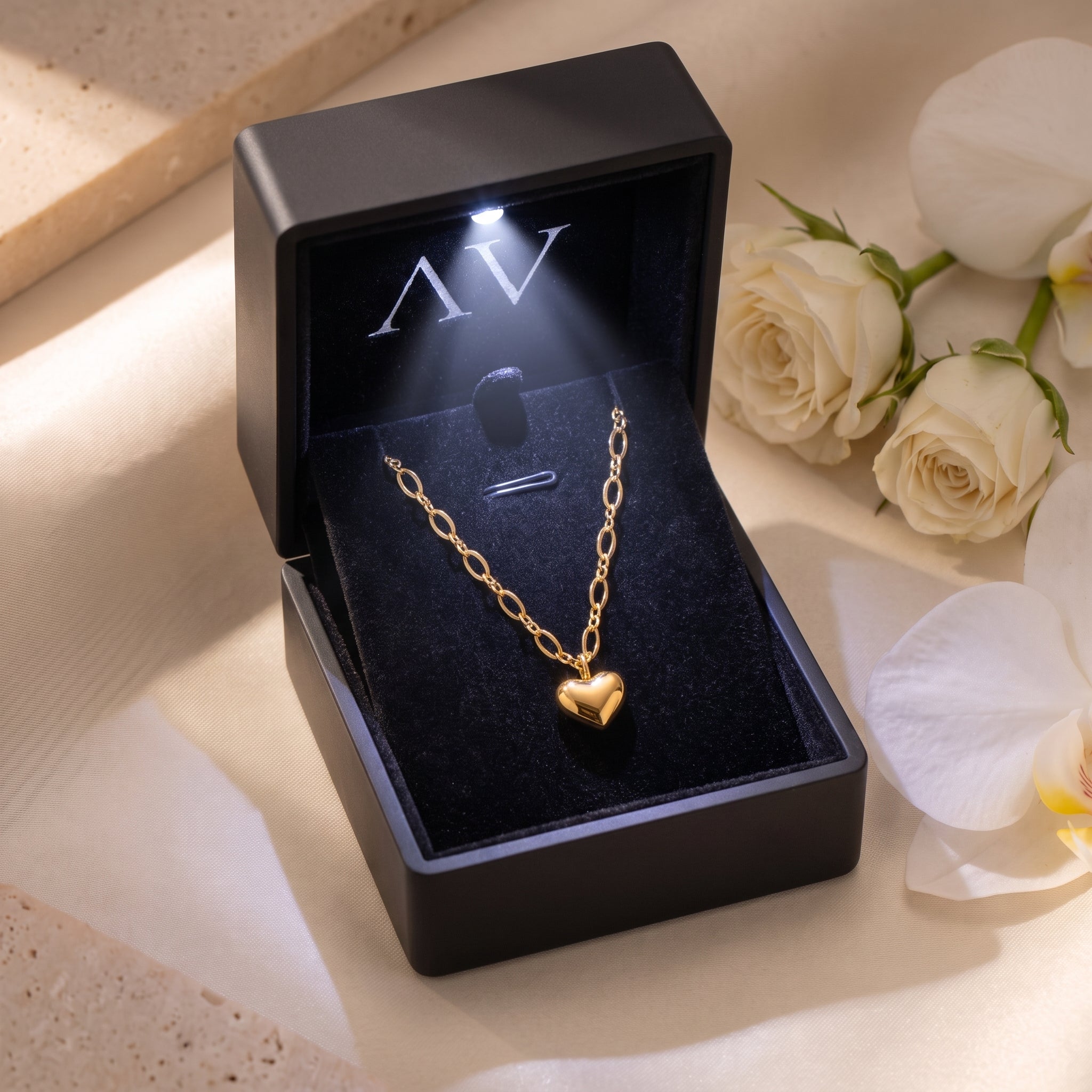 YLQ49390-NECKLACE - Premium LED Gift Box Presentation