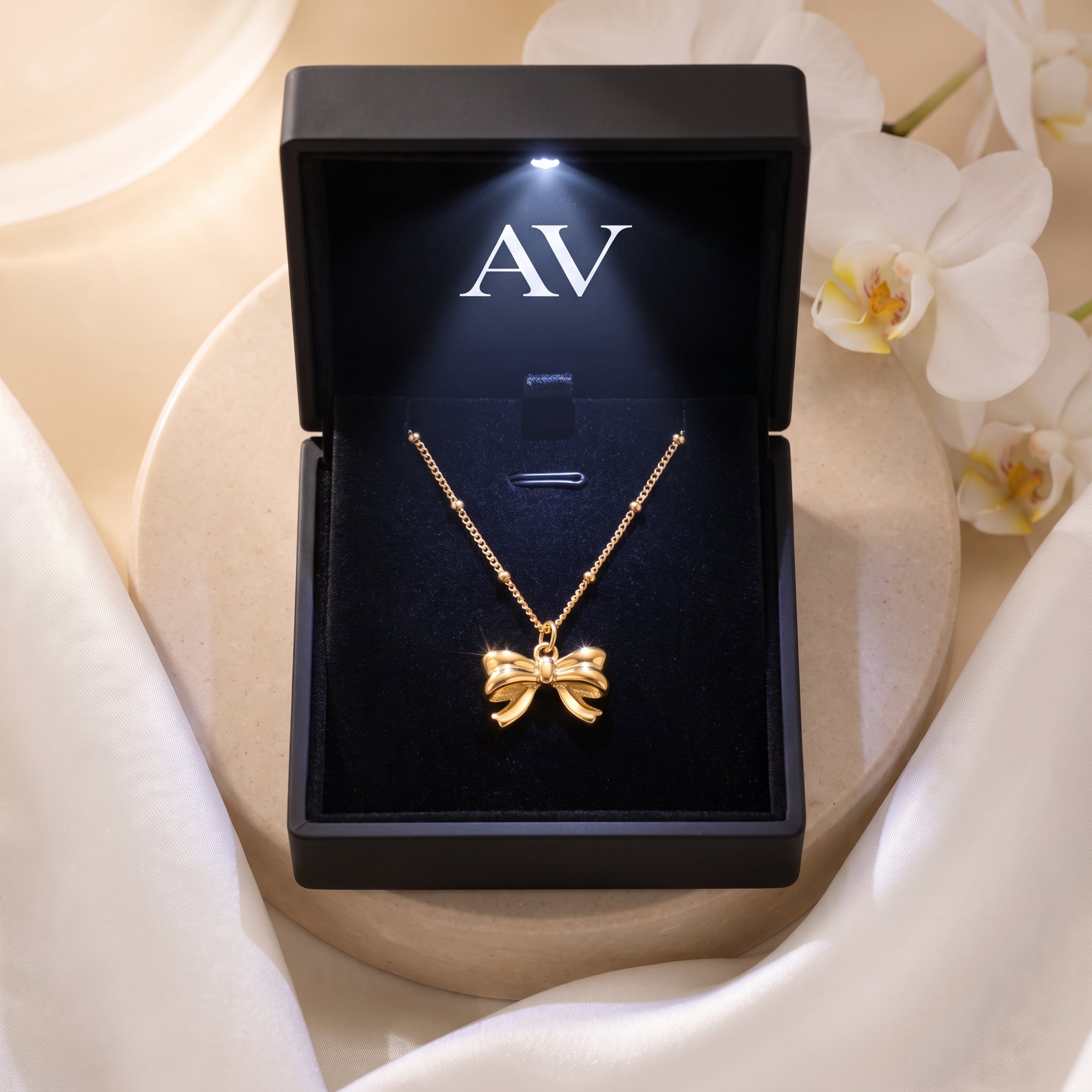 YLQ49392-NECKLACE - Premium LED Gift Box Presentation