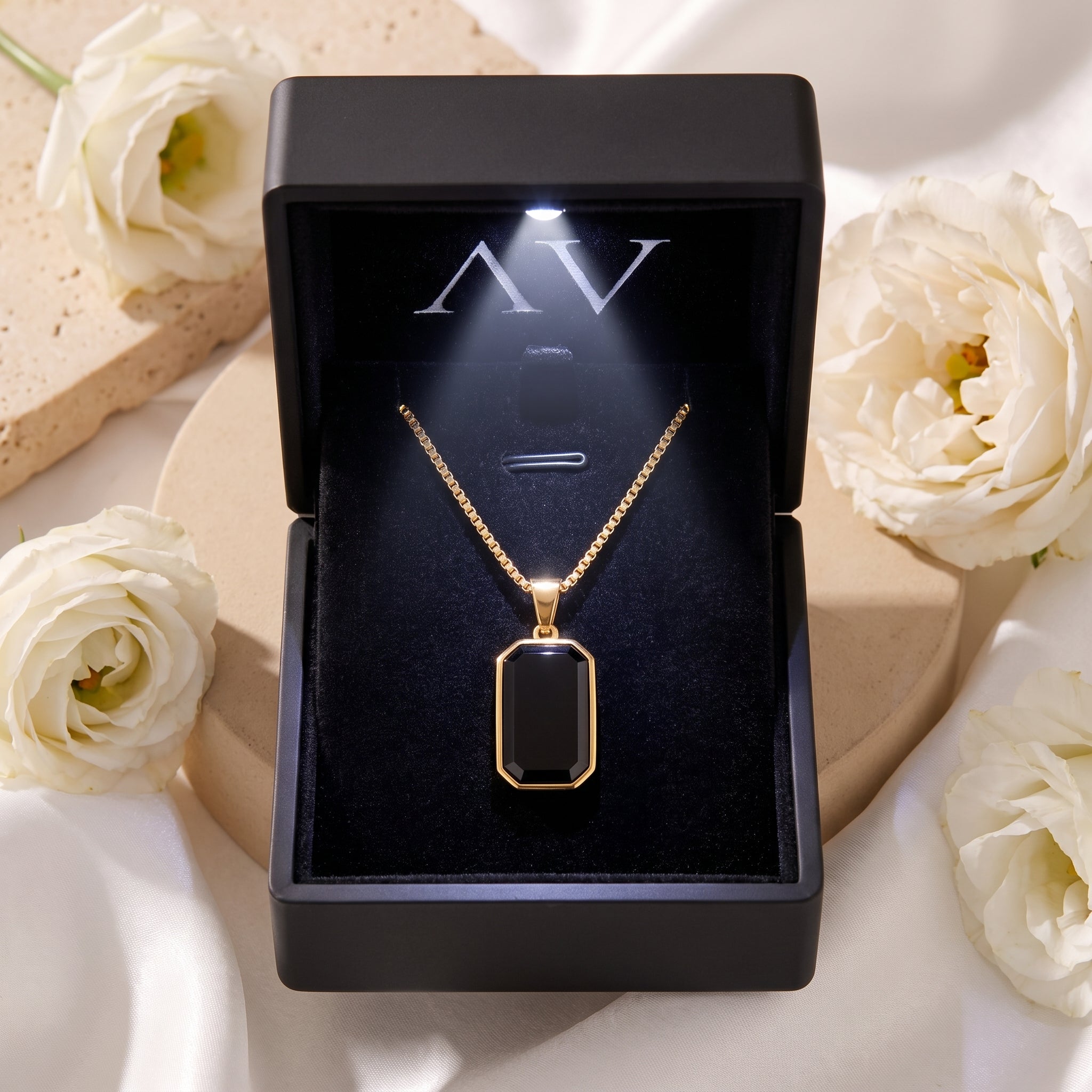 YLQ49393-NECKLACE - Premium LED Gift Box Presentation