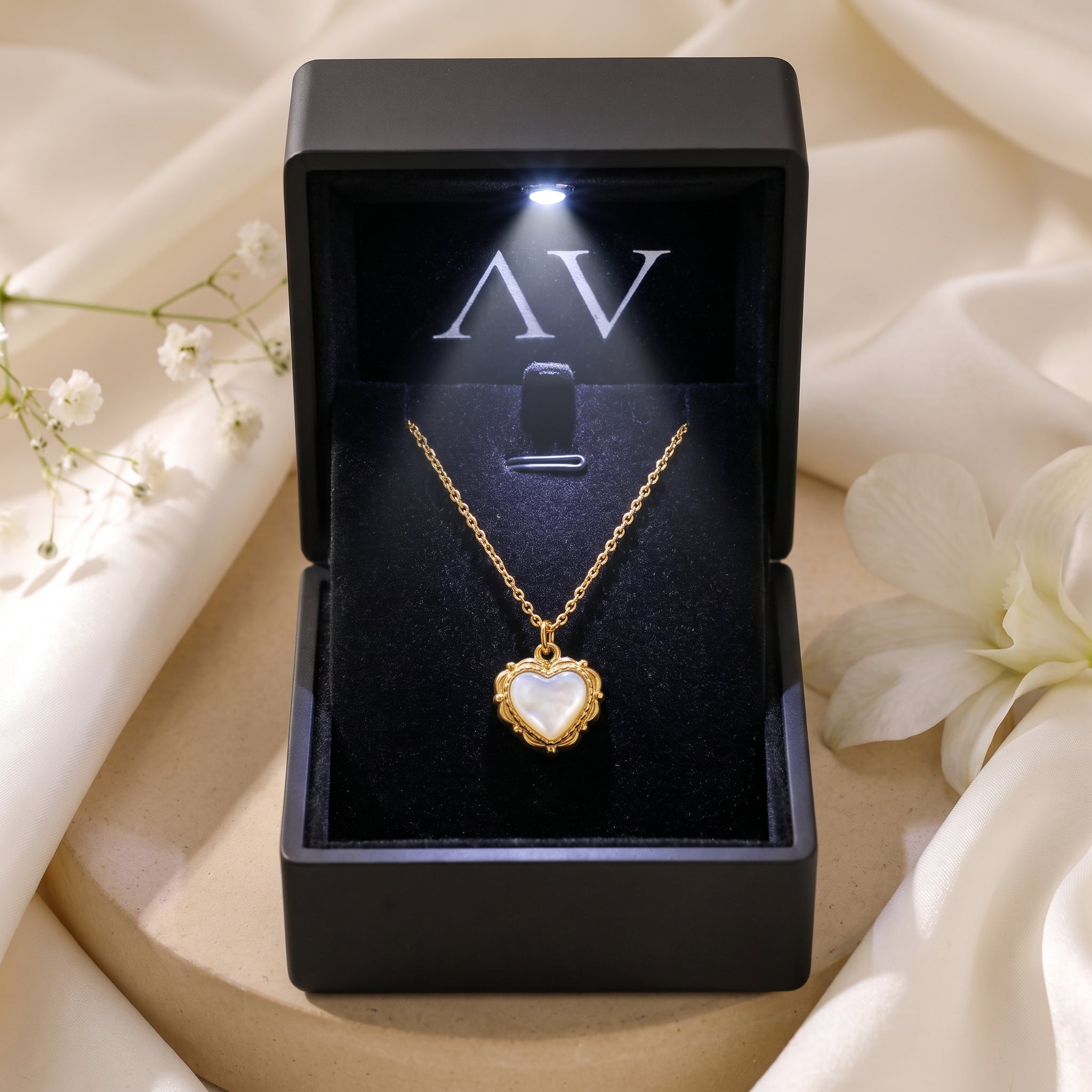 YLQ49394-NECKLACE - Premium LED Gift Box Presentation