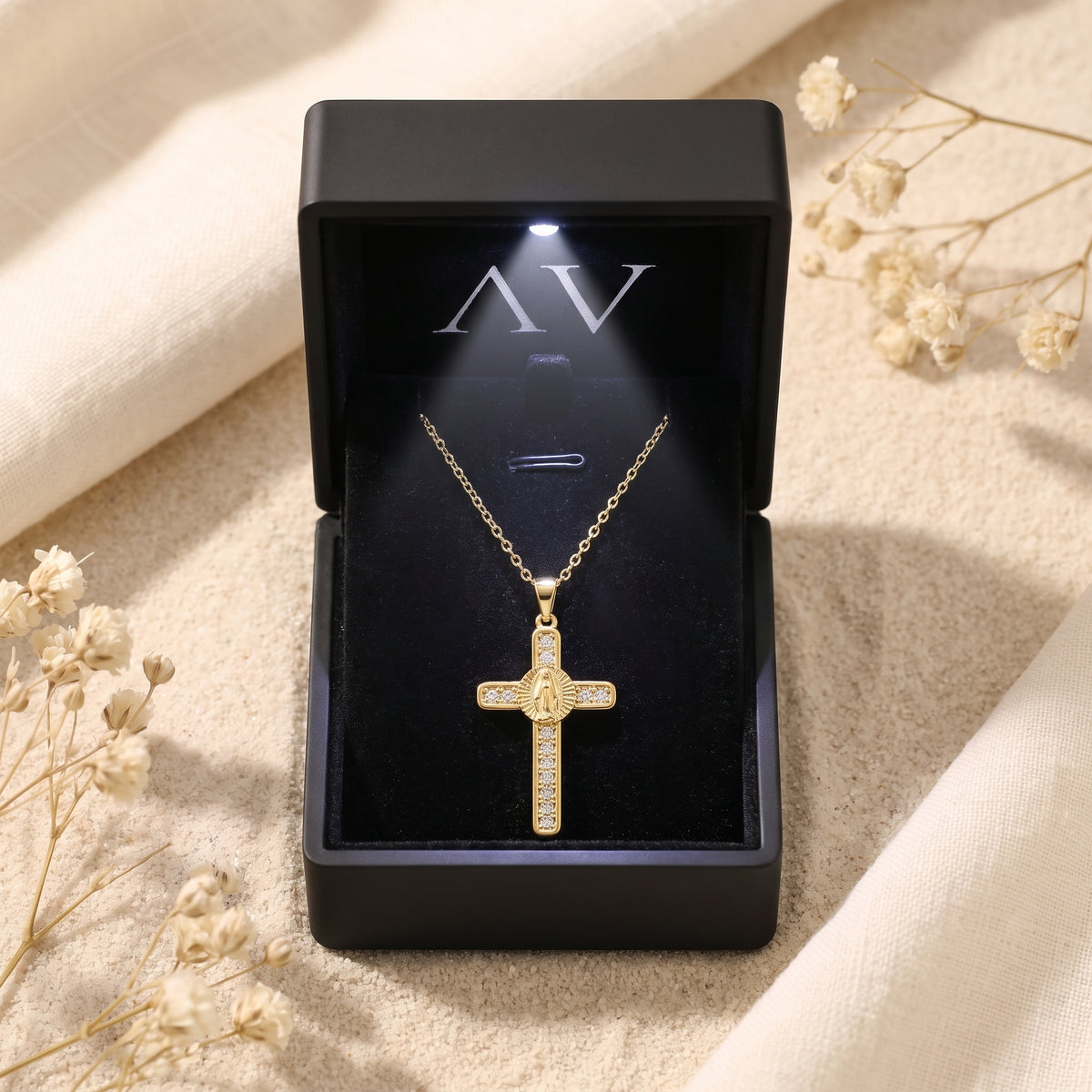 YLQ49645-cross necklace - Premium LED Gift Box Presentation