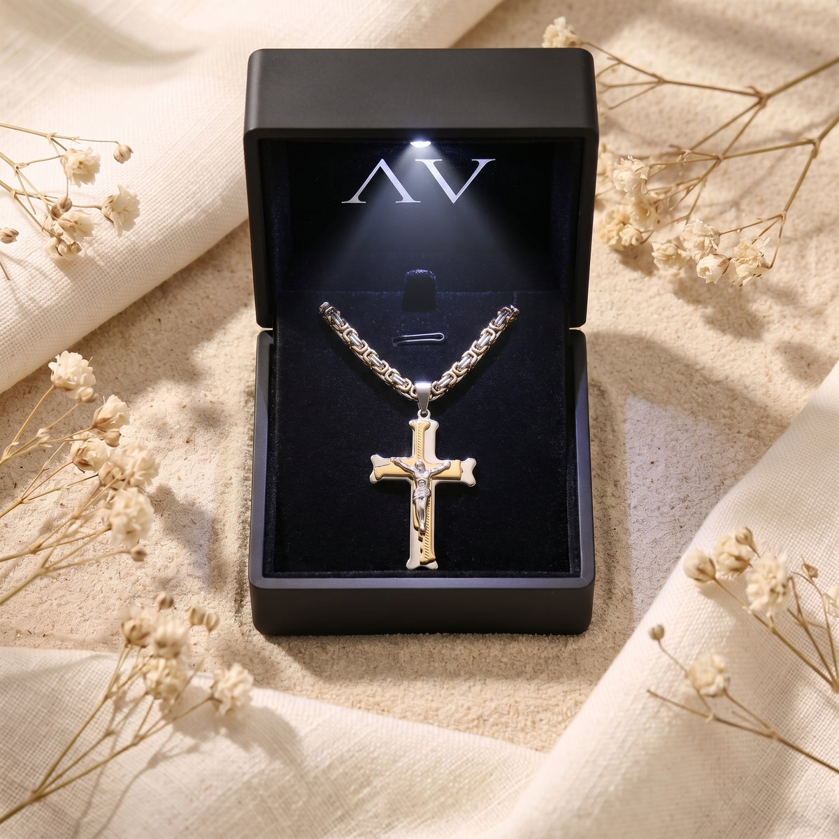 YLQ49656-cross necklace - Premium LED Gift Box Presentation