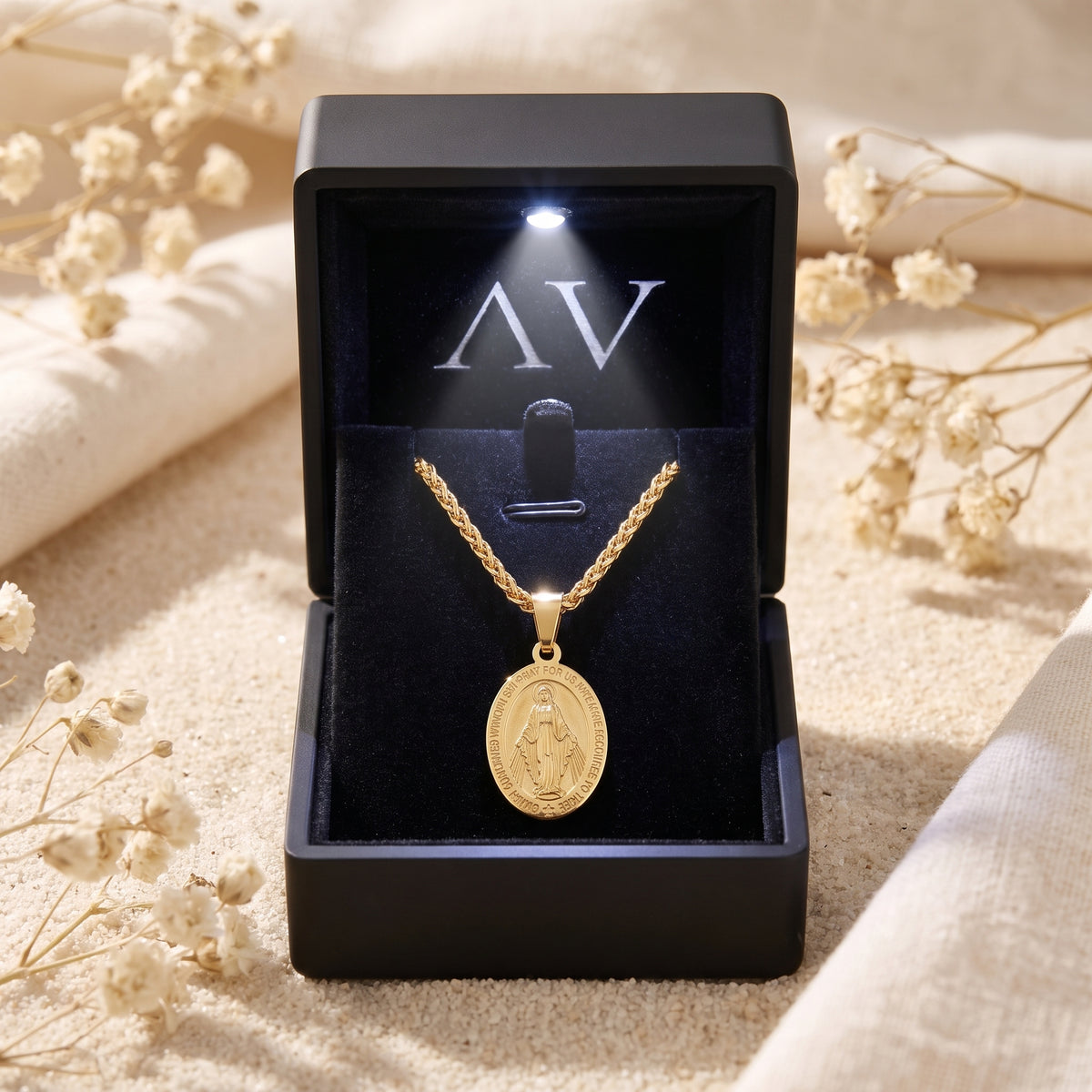 YLQ49665-cross necklace - Premium LED Gift Box Presentation
