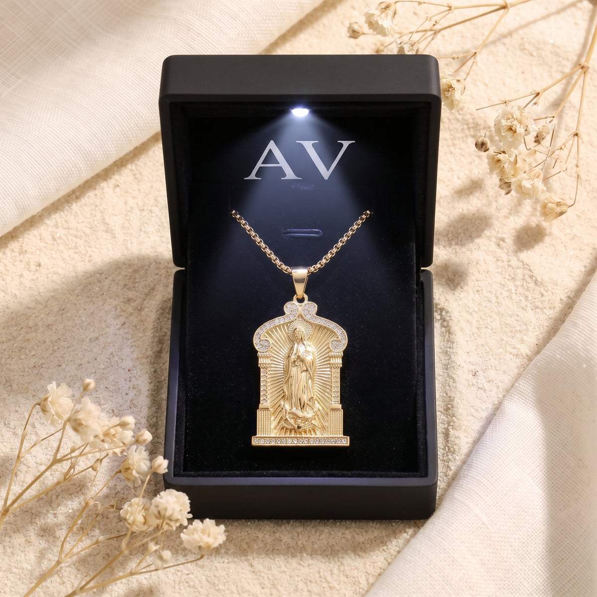 YLQ49690-cross necklace - Premium LED Gift Box Presentation