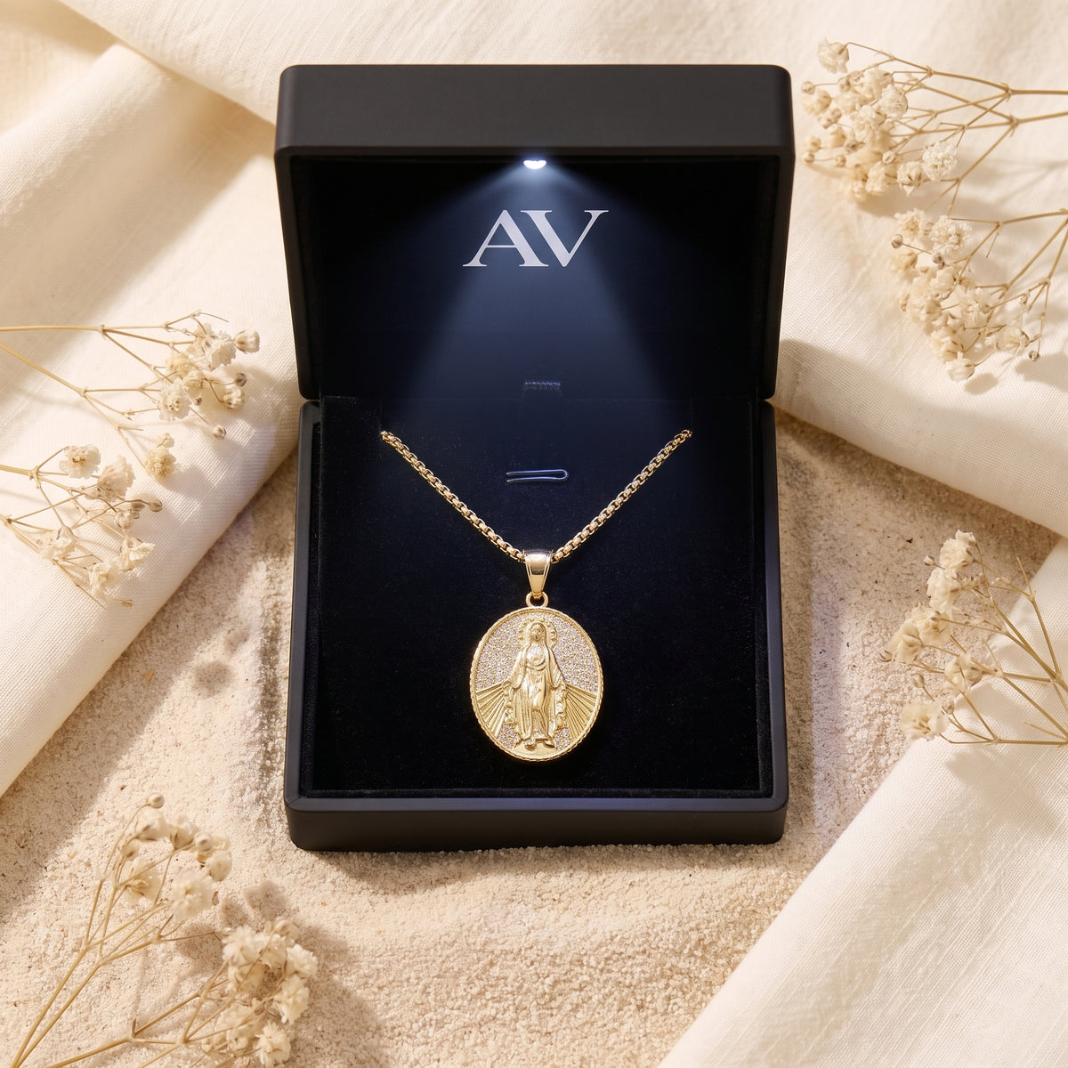 YLQ49708-cross necklace - Premium LED Gift Box Presentation