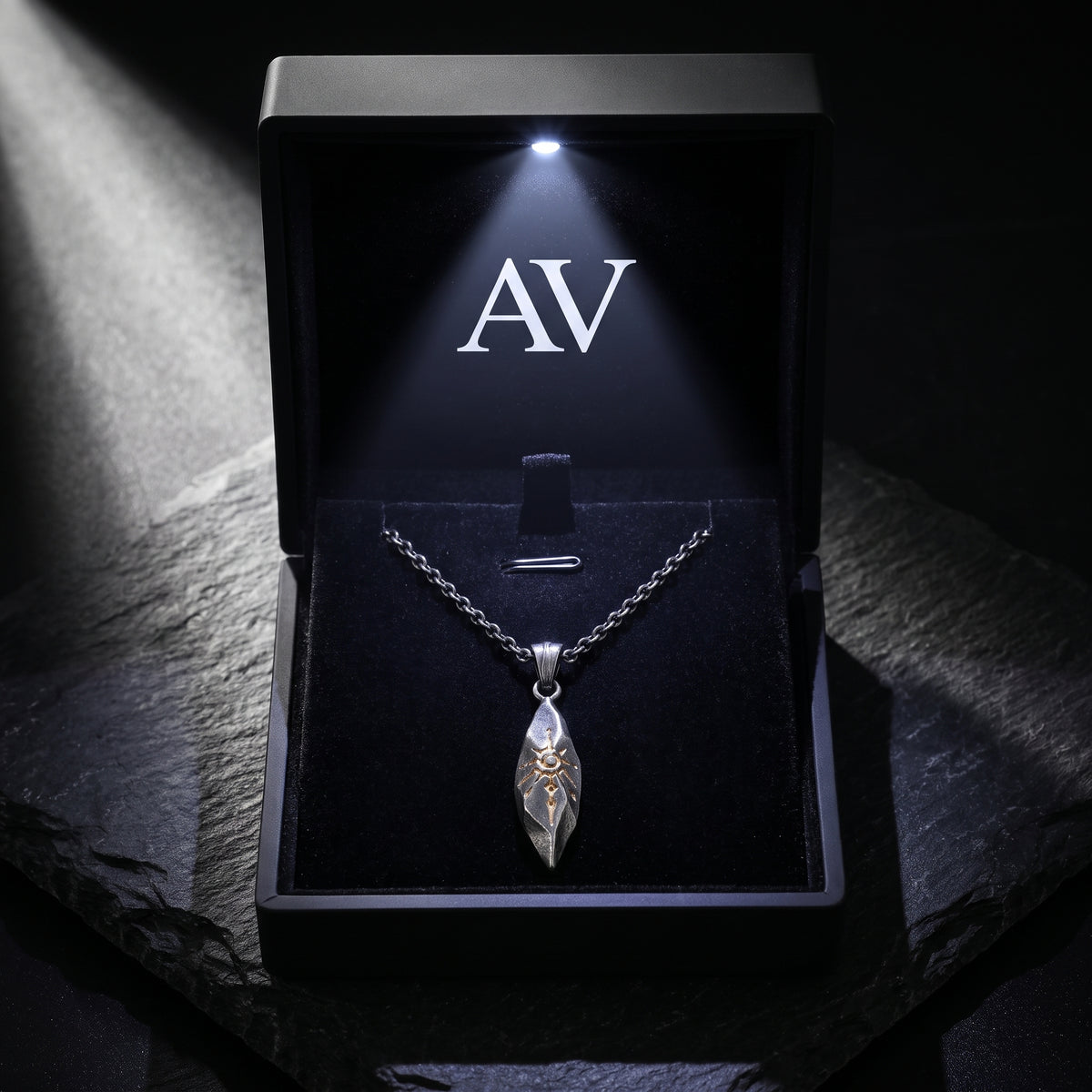 YLQ49927-Necklace - Premium LED Gift Box Presentation