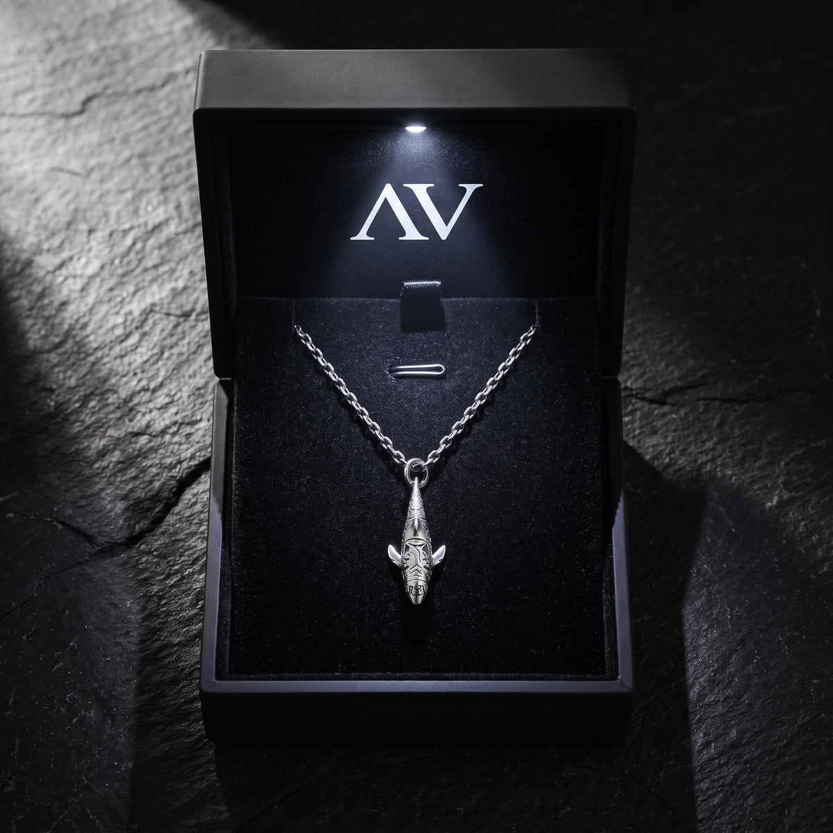 YLQ49934-Necklace - Premium LED Gift Box Presentation