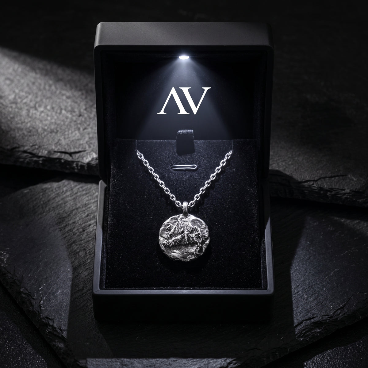 YLQ49948-Necklace - Premium LED Gift Box Presentation