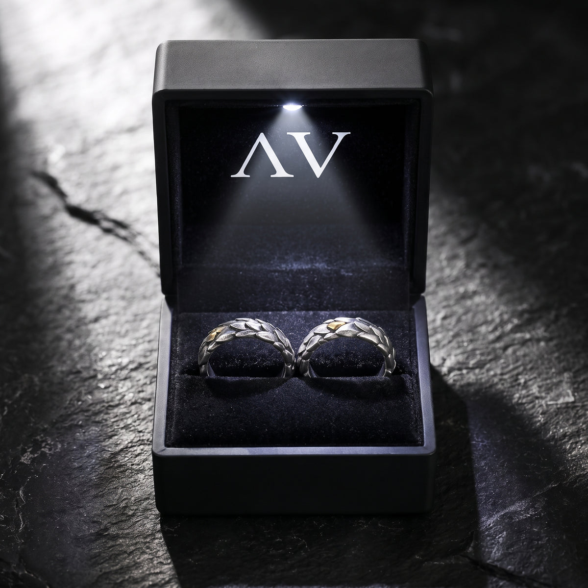 YLQ49994-rings - Premium LED Gift Box Presentation