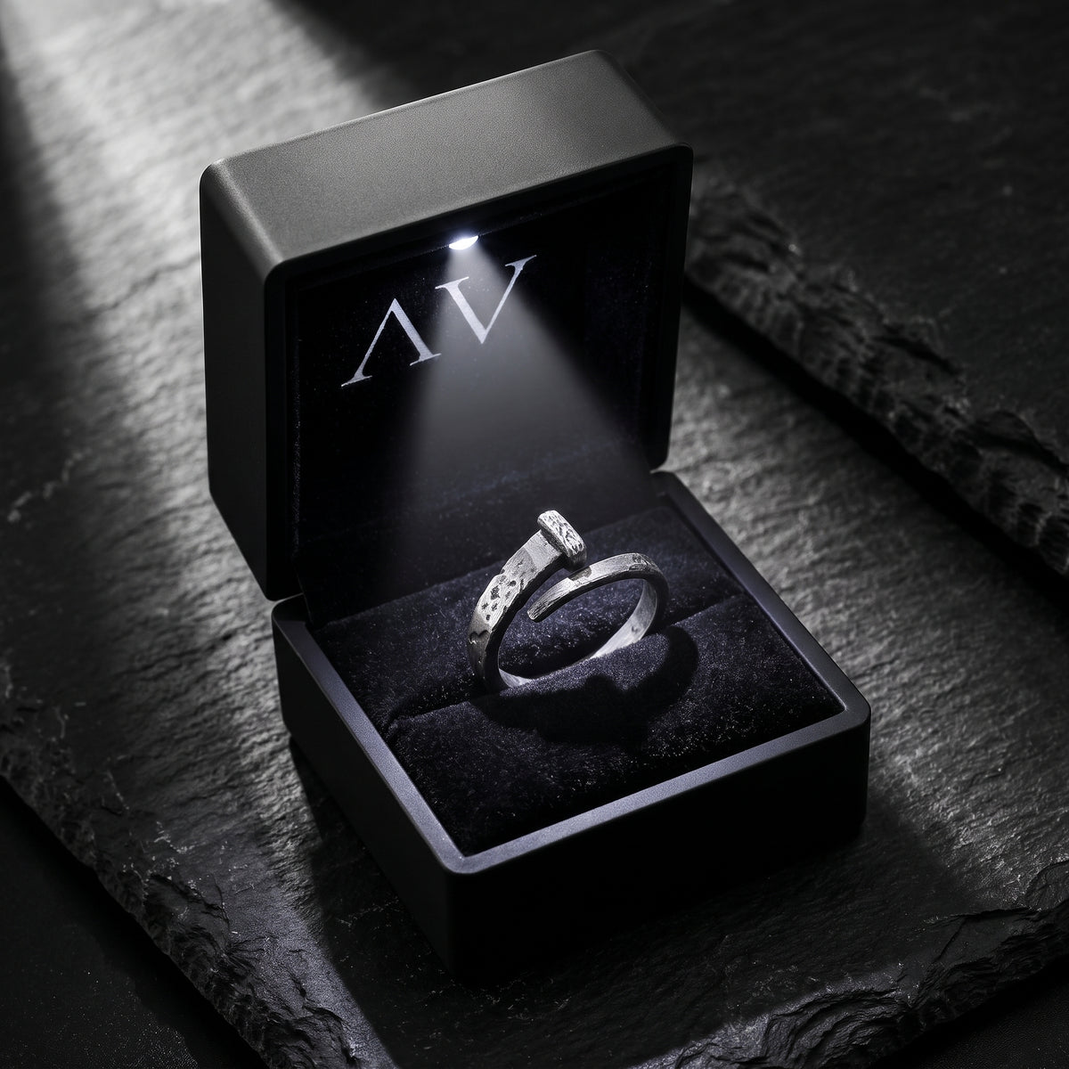 YLQ50004-rings - Premium LED Gift Box Presentation