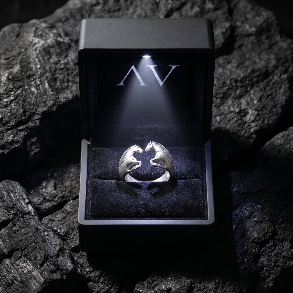 YLQ50006-rings - Premium LED Gift Box Presentation