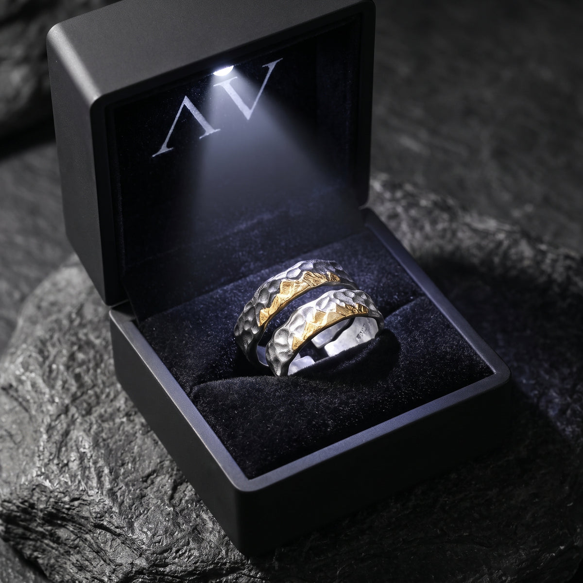 YLQ50011-rings - Premium LED Gift Box Presentation