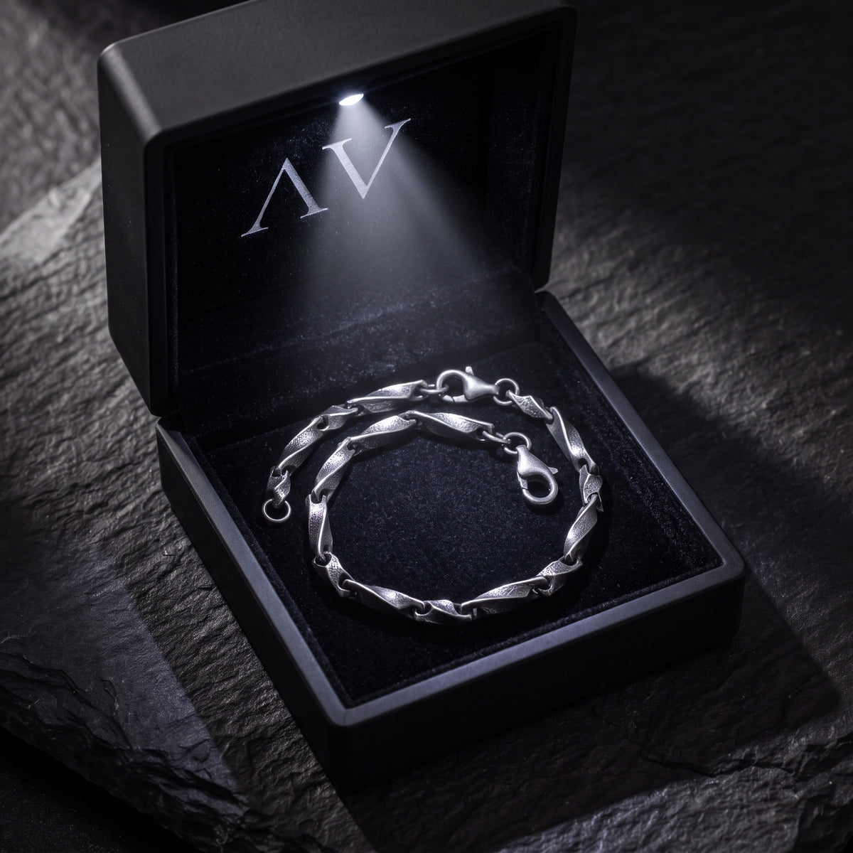 YLQ50048-bracelet - Premium LED Gift Box Presentation
