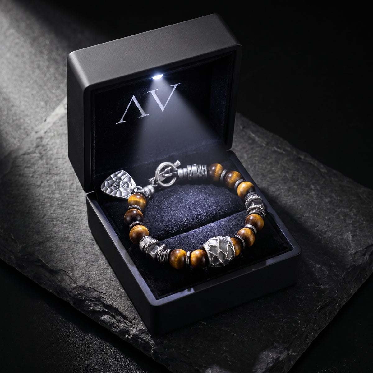YLQ50077-bracelet - Premium LED Gift Box Presentation