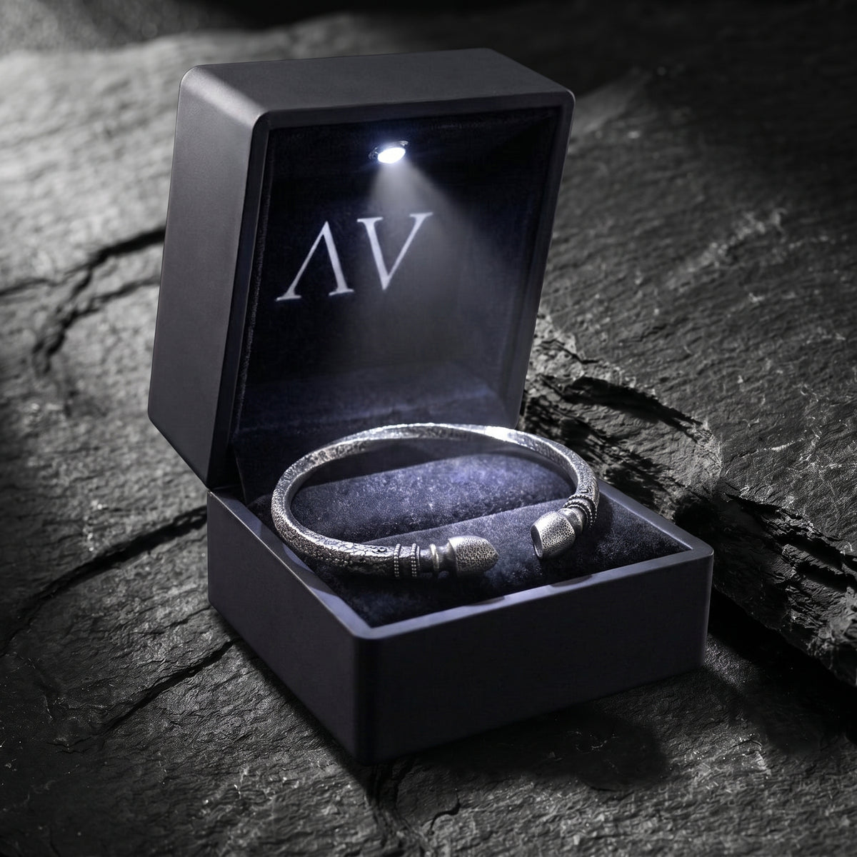 YLQ50087-bracelet - Premium LED Gift Box Presentation