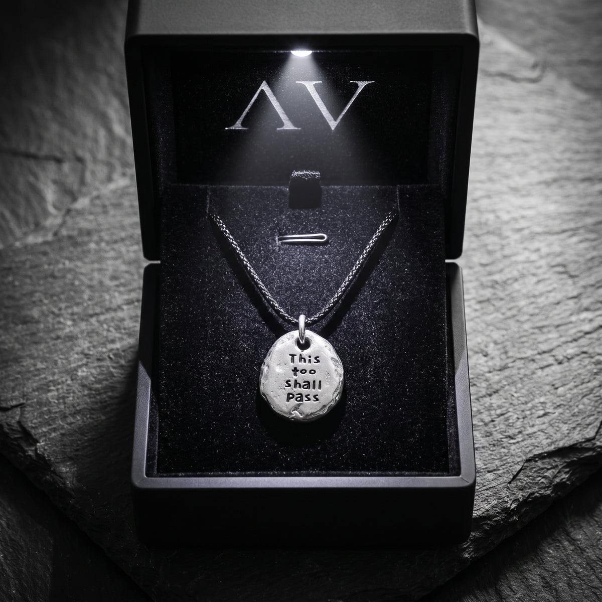 YLQ50091-Necklace - Premium LED Gift Box Presentation