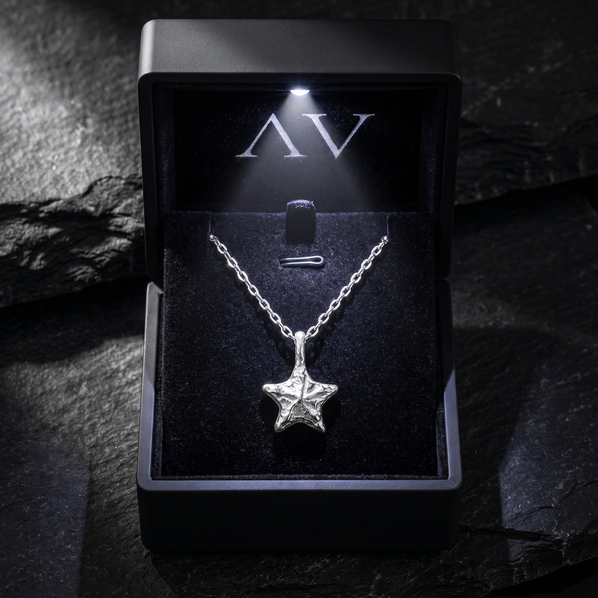 YLQ50096-Necklace - Premium LED Gift Box Presentation