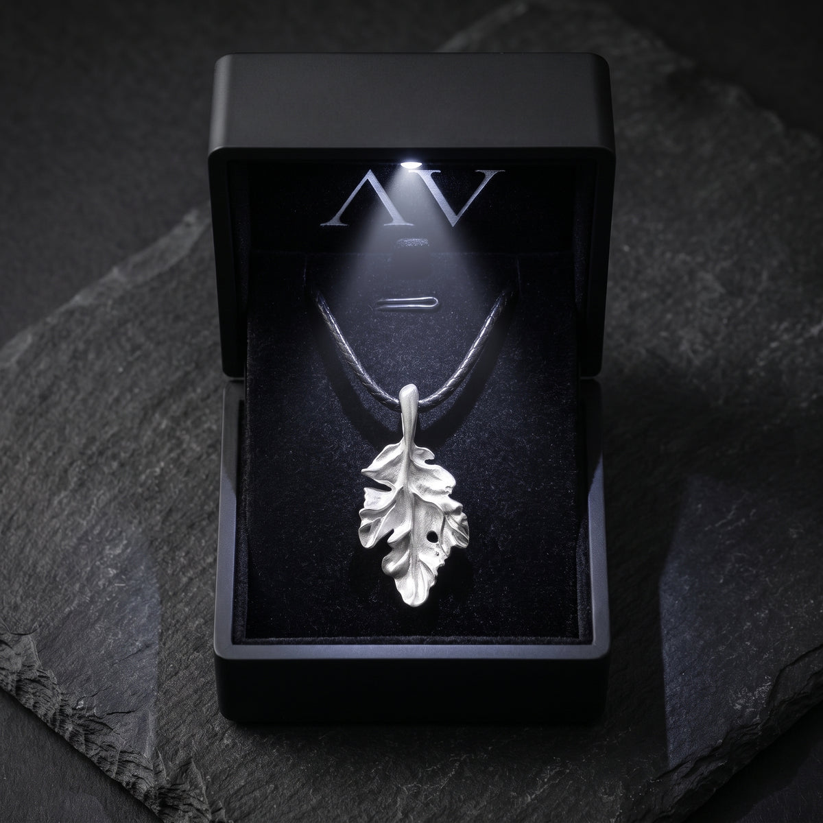 YLQ50102-Necklace - Premium LED Gift Box Presentation