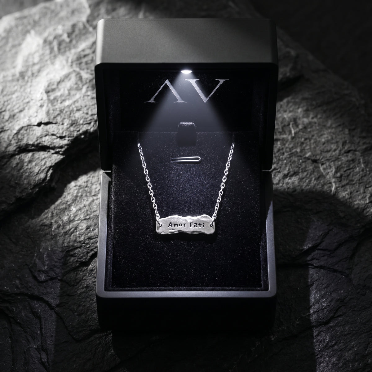 YLQ50108-Necklace - Premium LED Gift Box Presentation