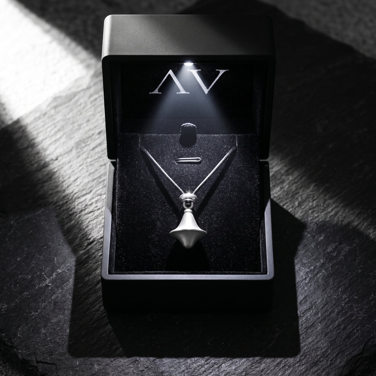 YLQ50117-Necklace - Premium LED Gift Box Presentation