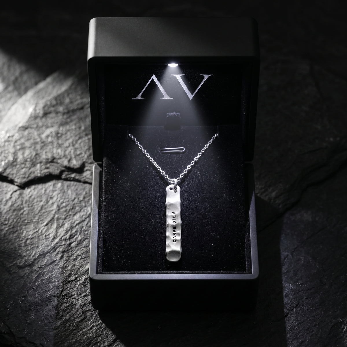 YLQ50119-Necklace - Premium LED Gift Box Presentation