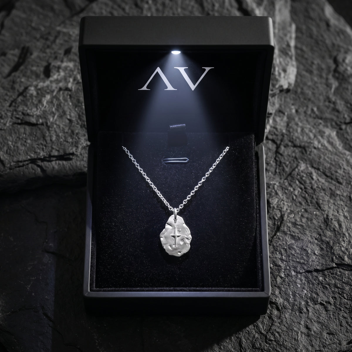 YLQ50128-Necklace - Premium LED Gift Box Presentation
