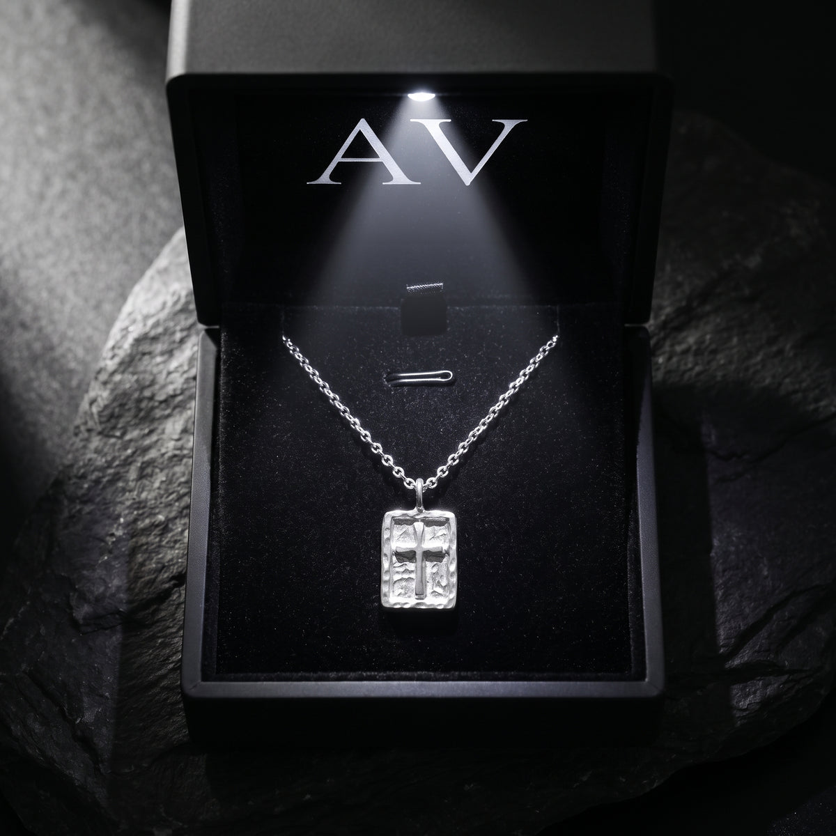 YLQ50132-Necklace - Premium LED Gift Box Presentation