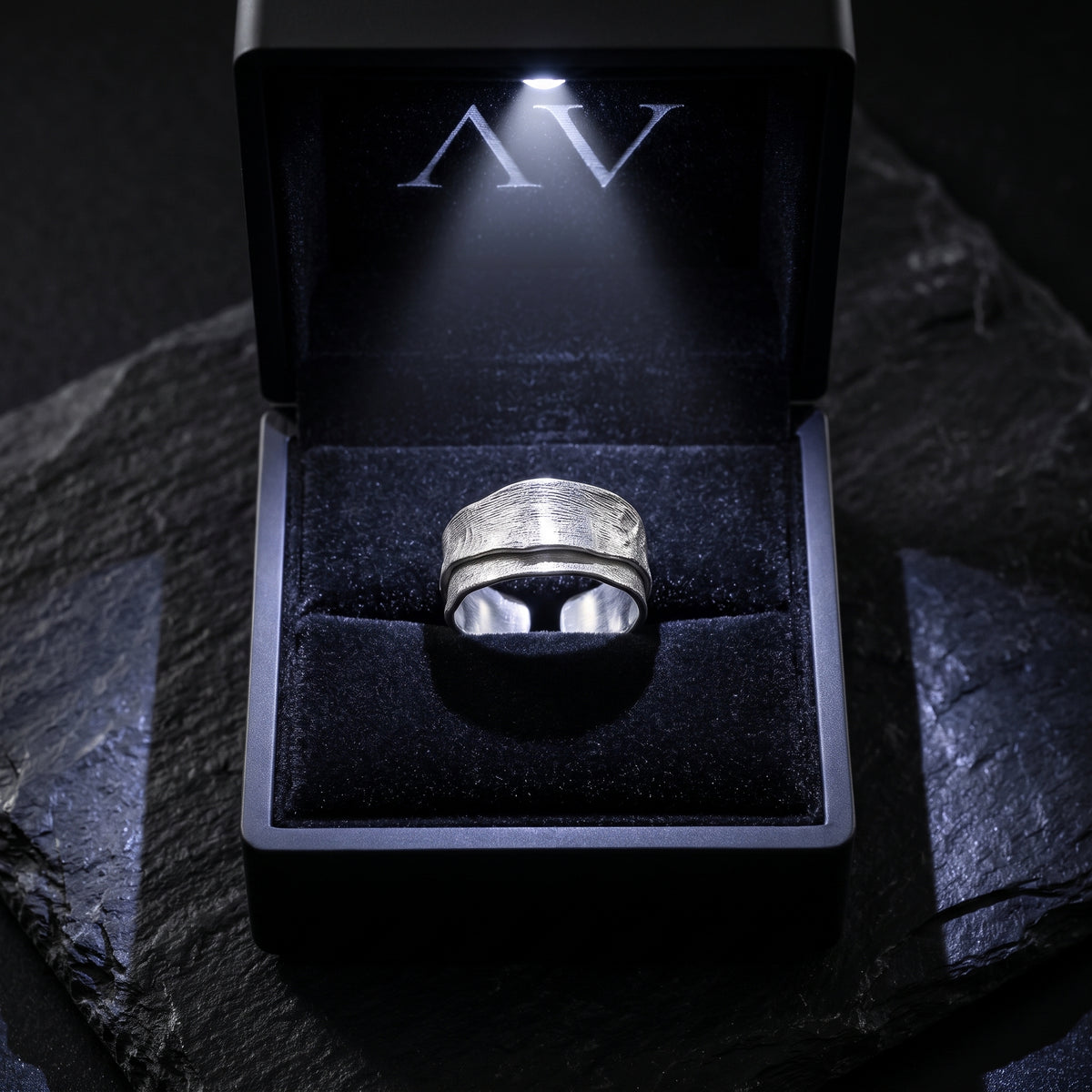 YLQ50144-rings - Premium LED Gift Box Presentation